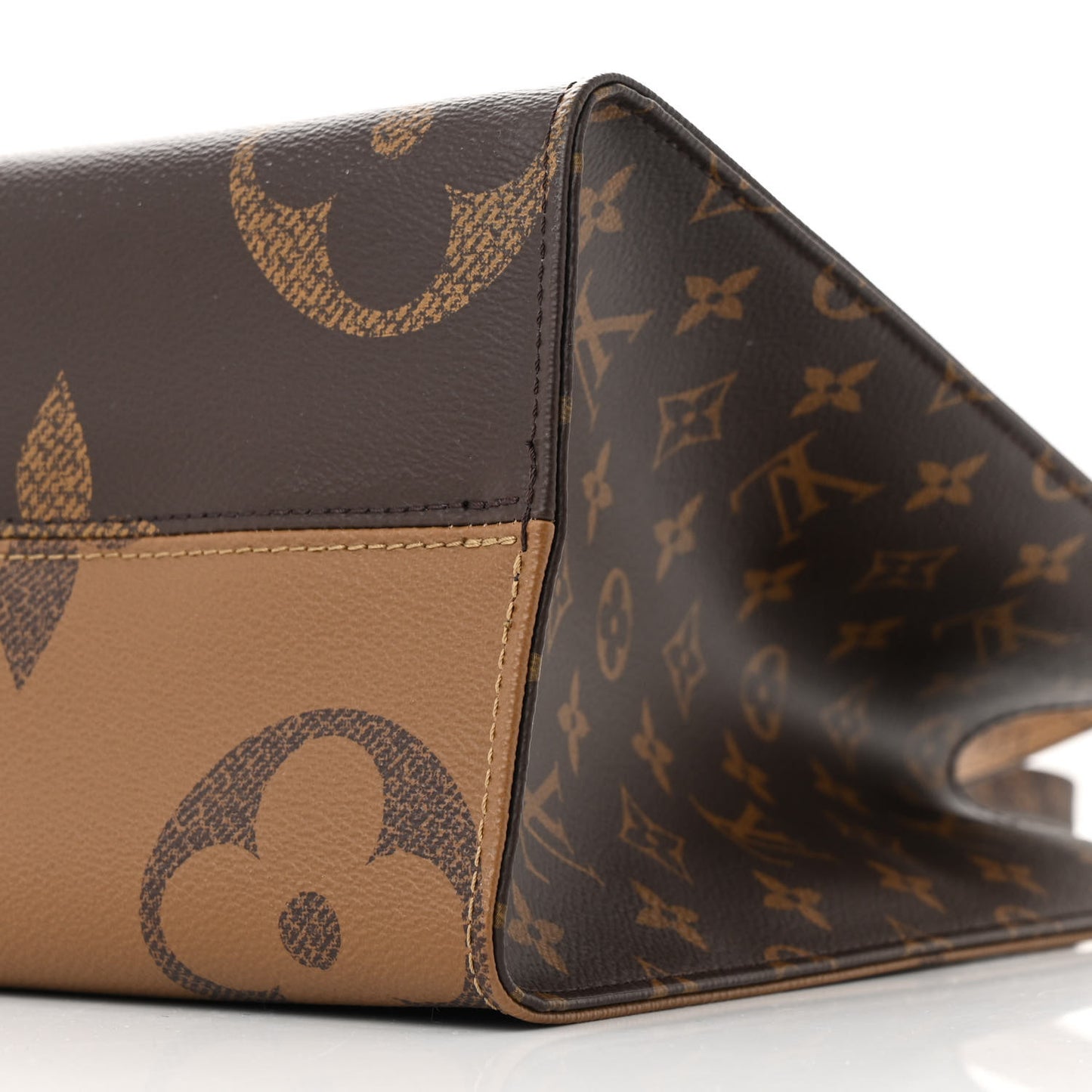 Reverse Monogram Giant Onthego MM
