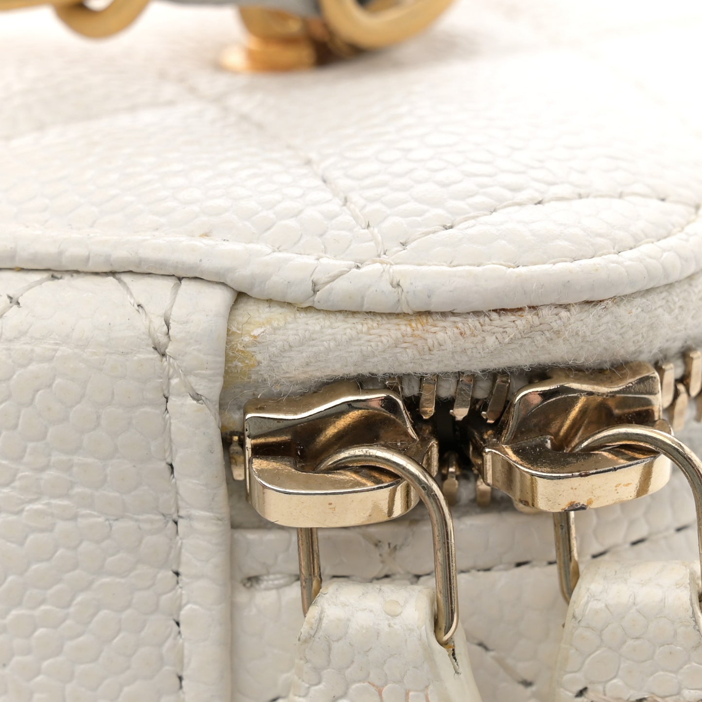 Shiny Caviar Quilted Pick Me Up Vanity Case White