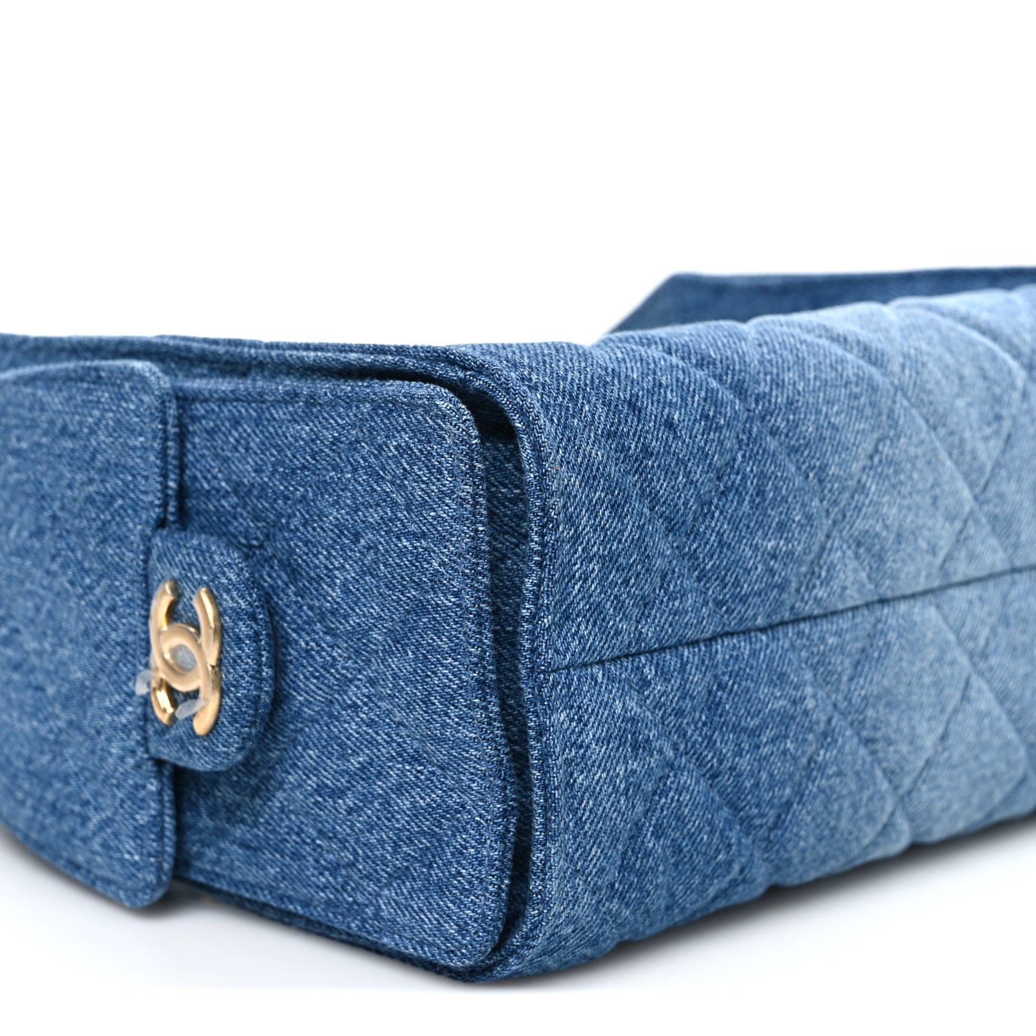 CHANEL ブルーキルティングバッグ Chanel Washed Denim Quilted Mini Chanel 25 Handbag Blue 1816443