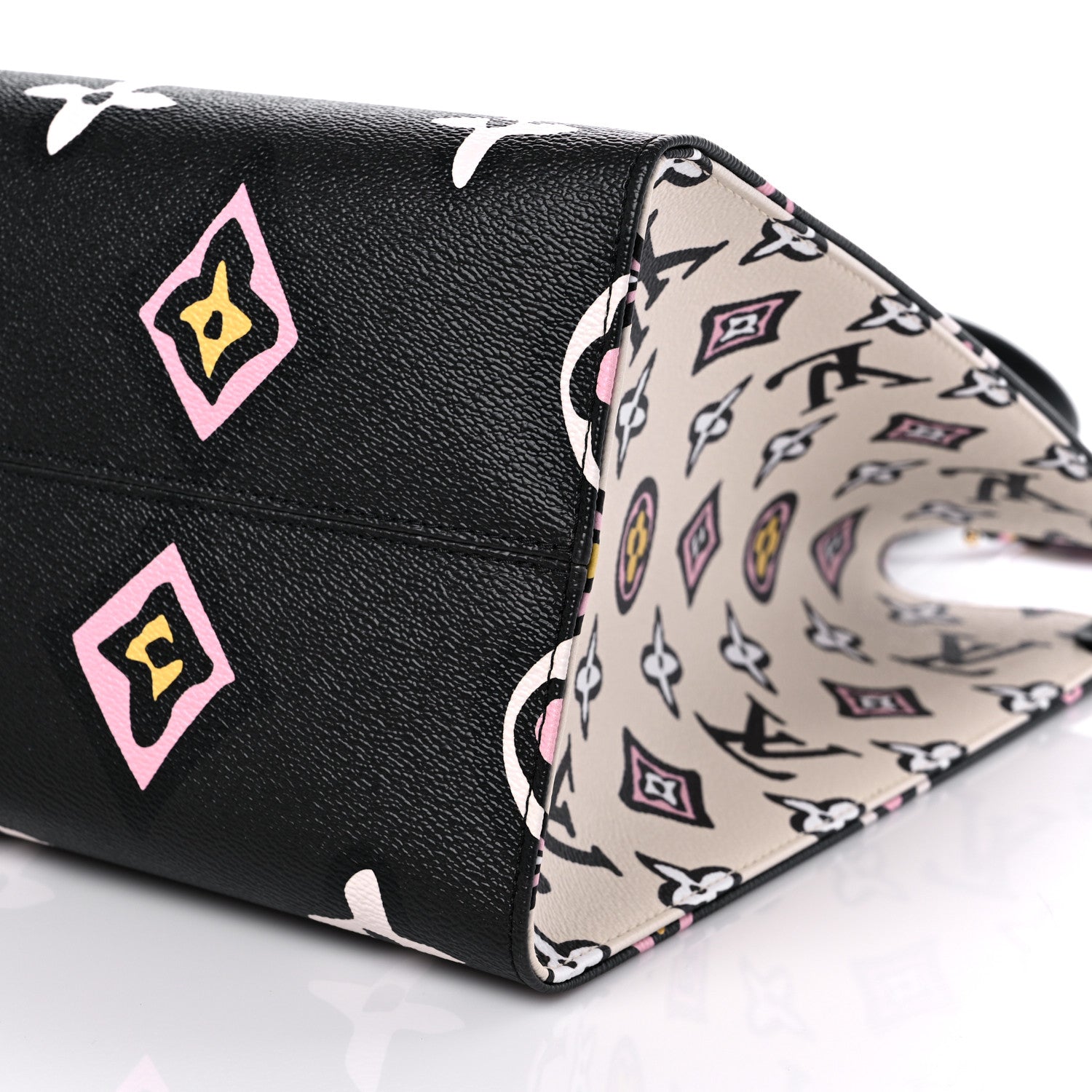 Louis Vuitton Monogram Giant Wild At Heart Onthego GM Black 8 of 8