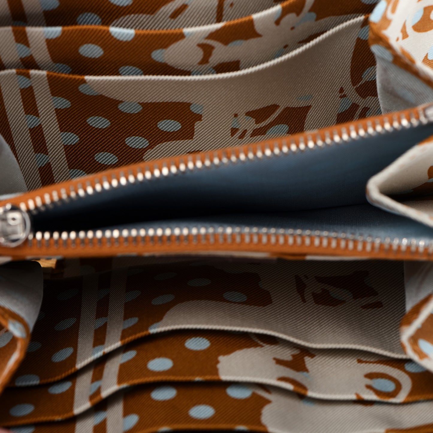 Epsom Silk'in Compact Wallet Nata