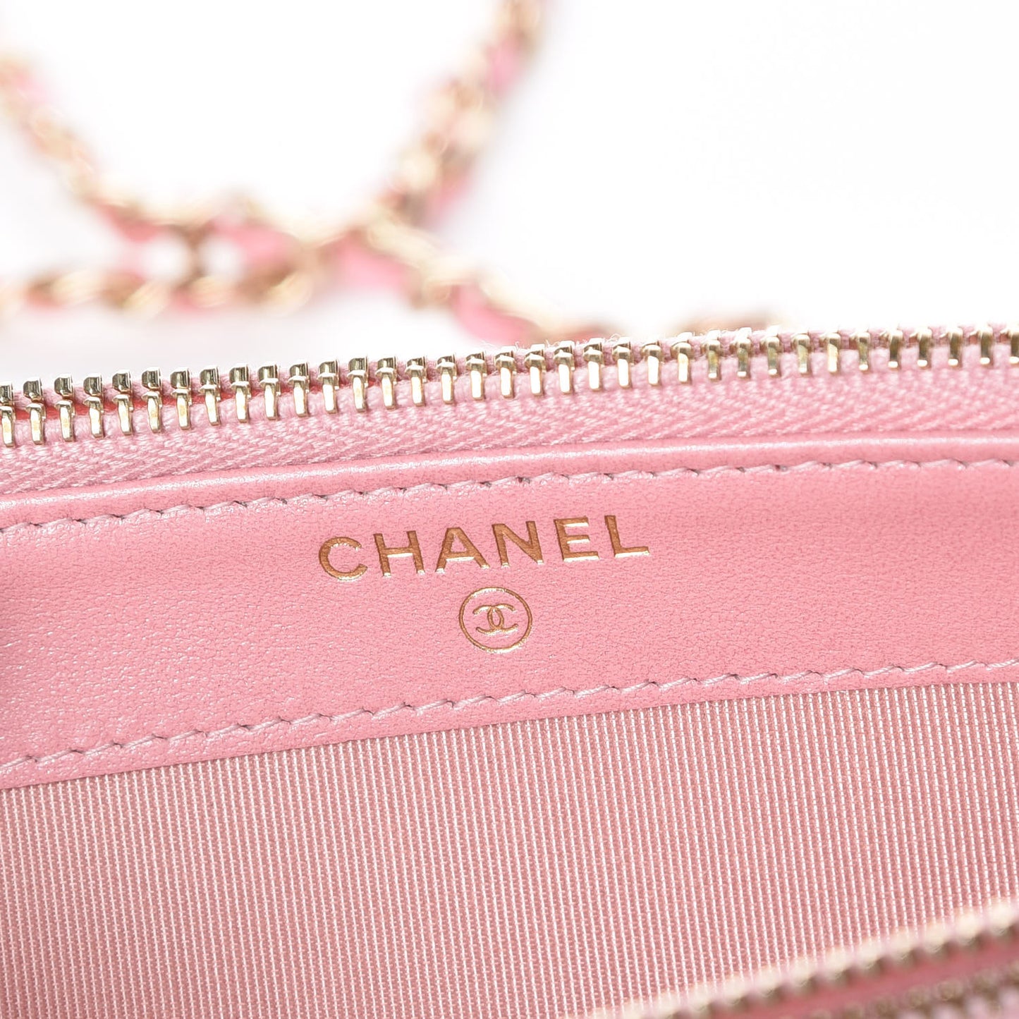 Iridescent Caviar Quilted Small Clutch With Chain Pink