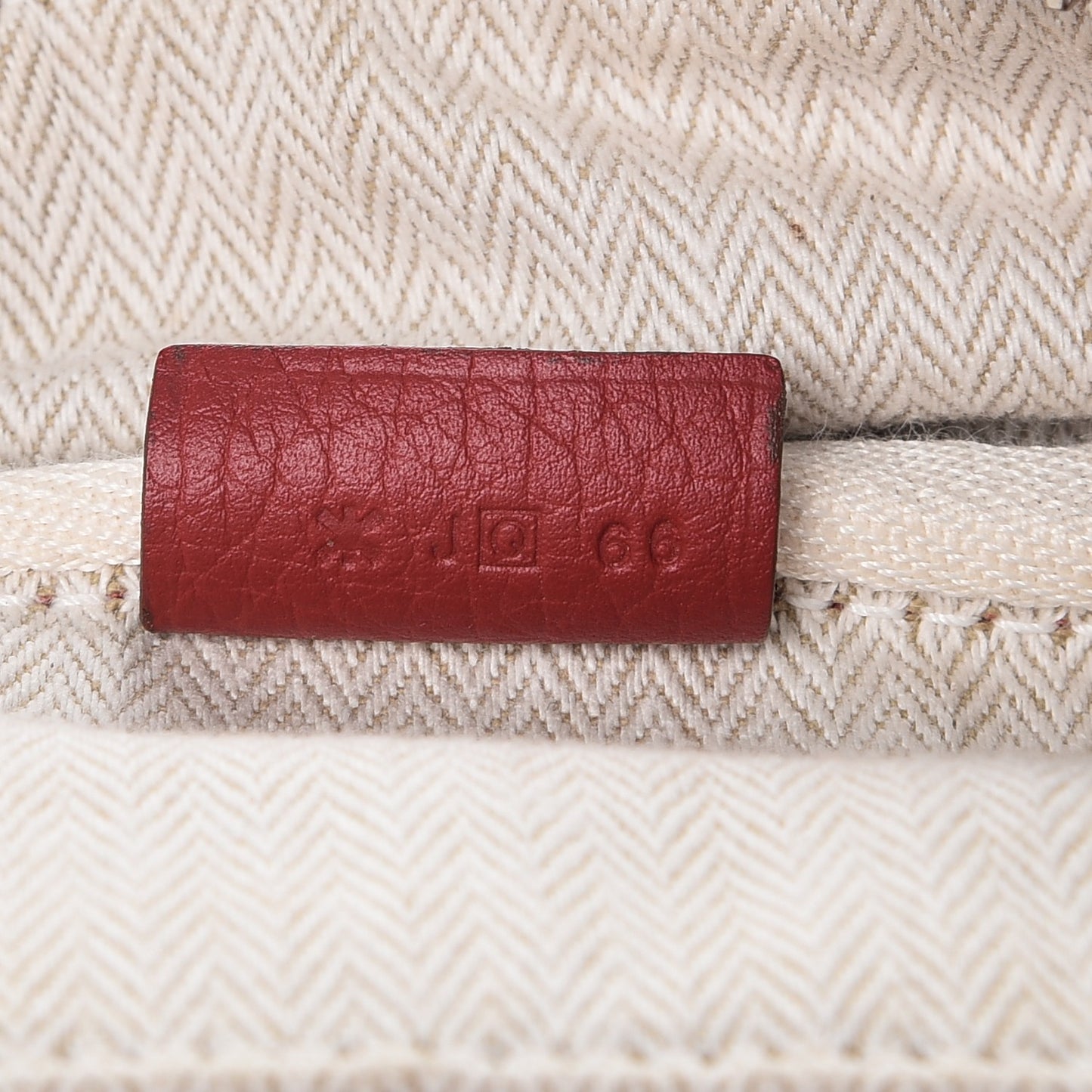 Taurillon Clemence Victoria II 35 Rouge Garance