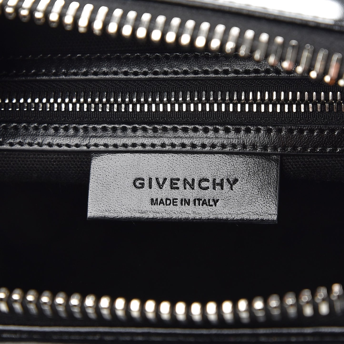 Shiny Lord Calfskin Small Antigona Black