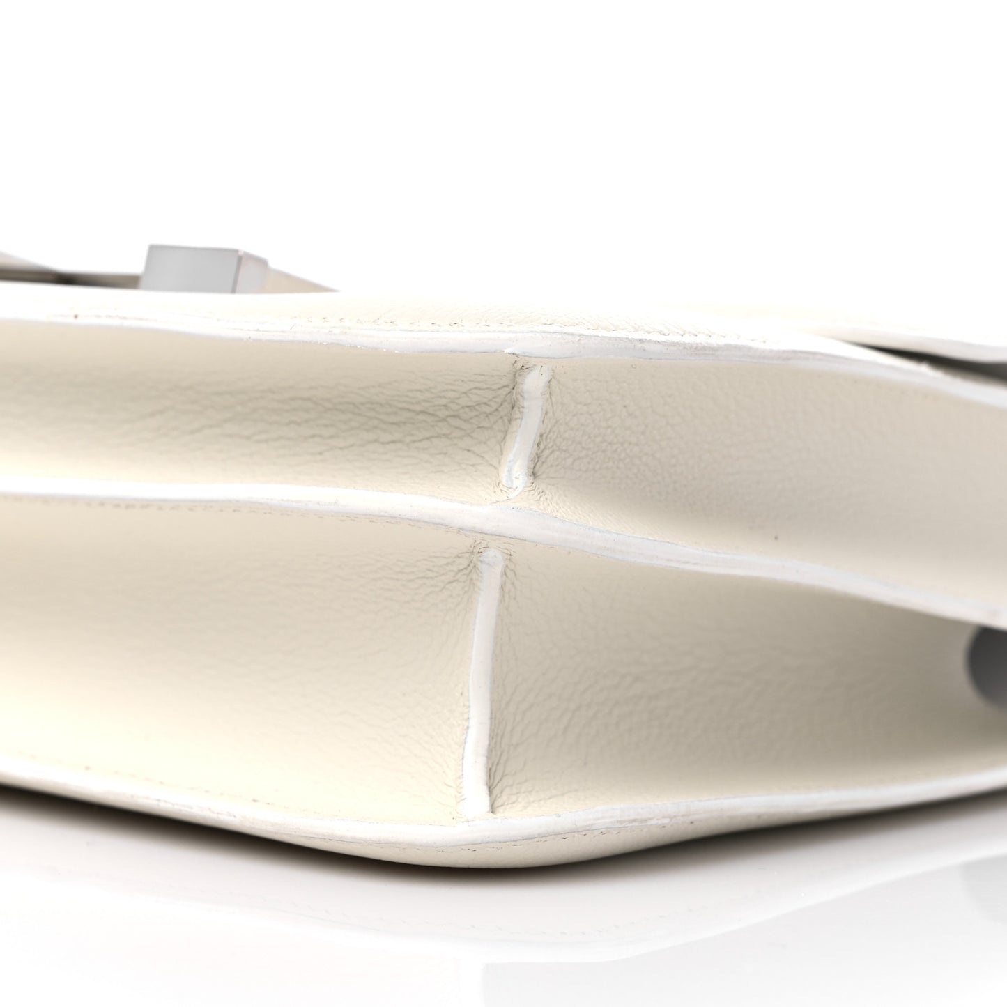 Evercolor Constance 24 White