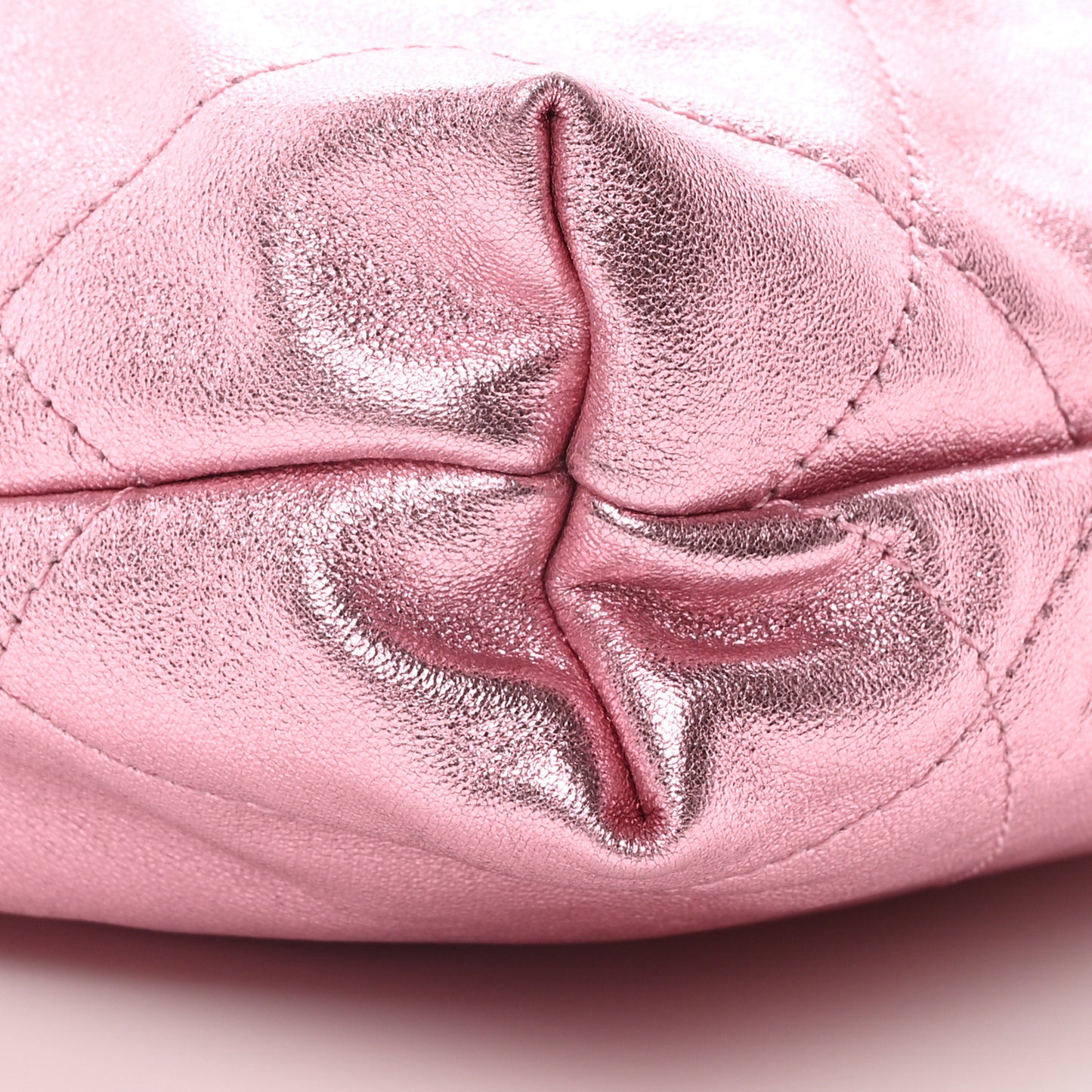 Metallic Lambskin Lacquered Monochrome Quilted Mini Chanel 22 Pink