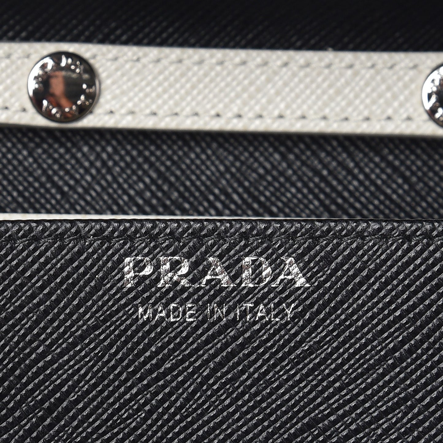 Saffiano Bi-Color Chain Wallet Talco Nero Black