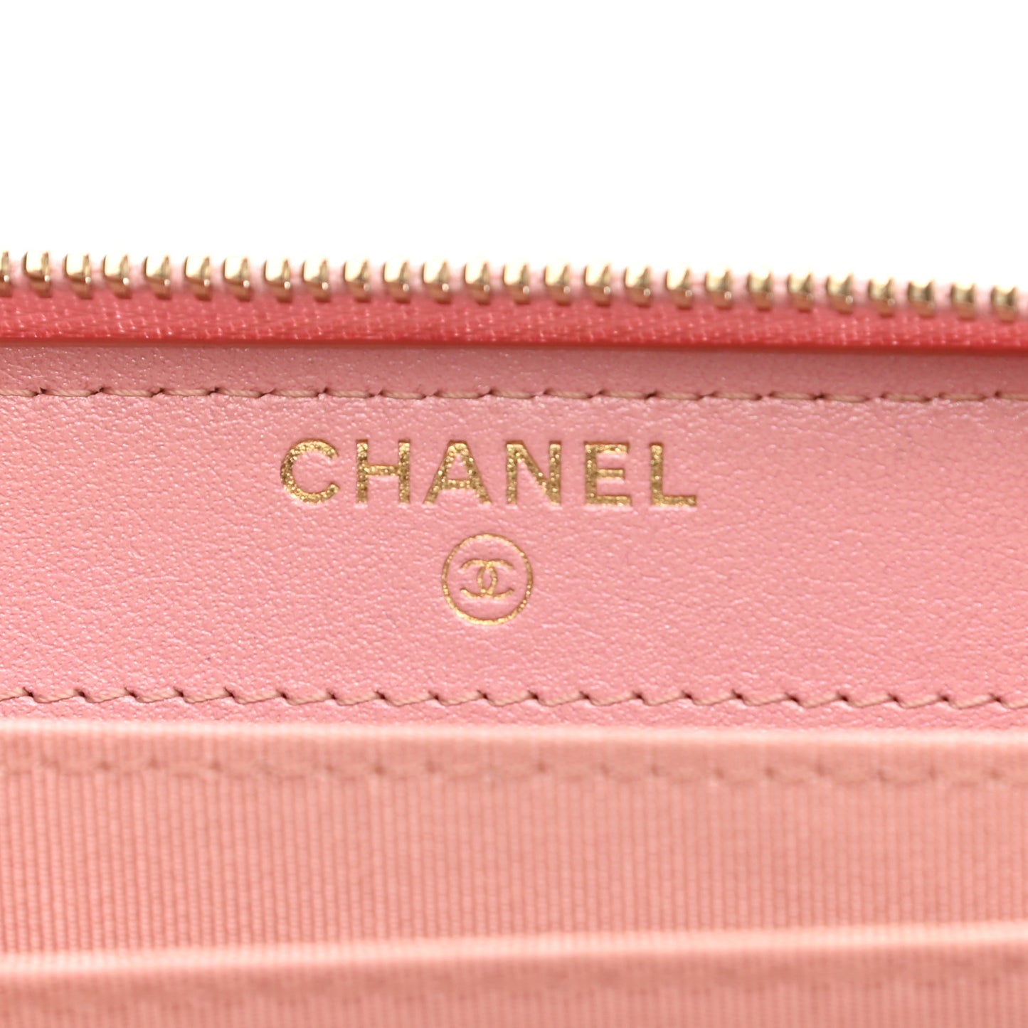 Iridescent Caviar Quilted Zip Coin Purse Pink