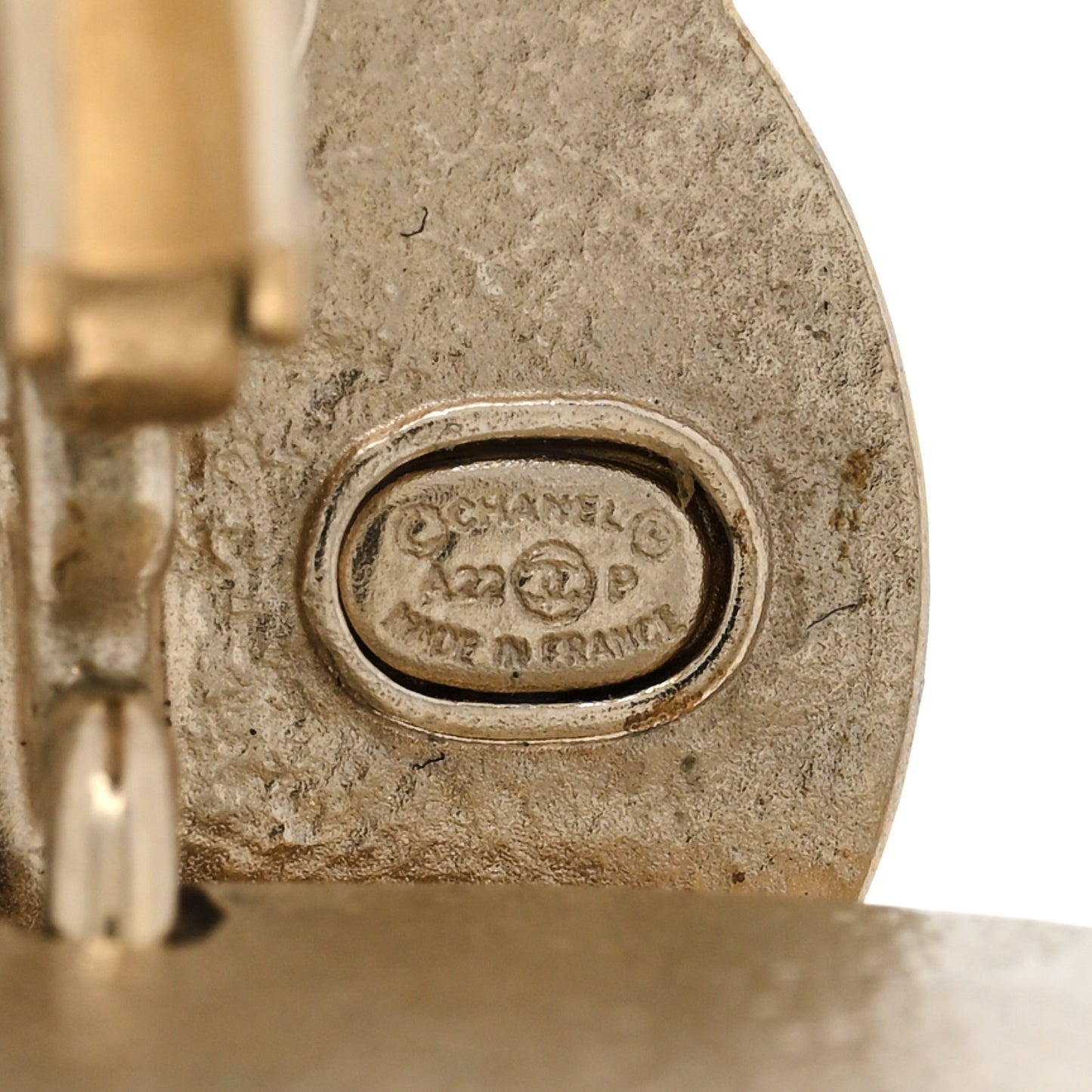 Metal Round CC Medallion Drop Earrings Gold