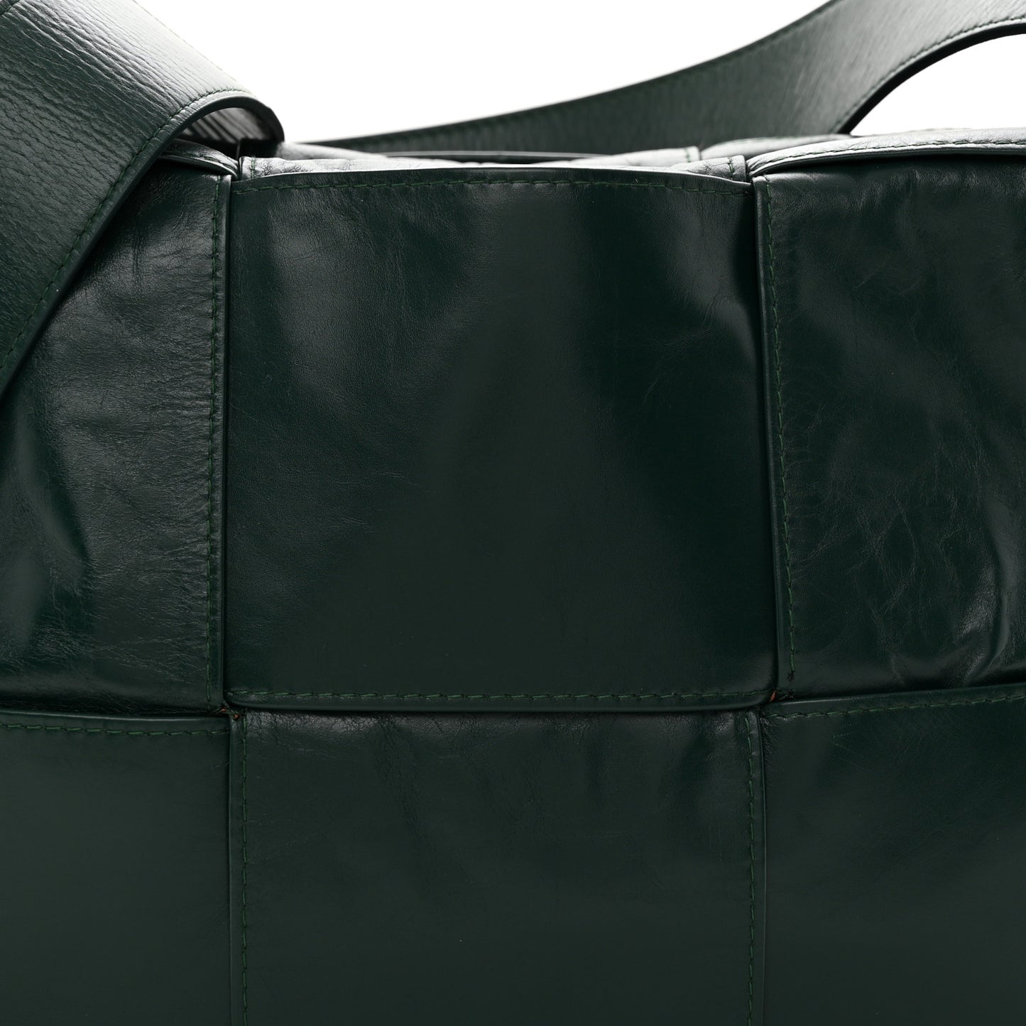 Paper Calfskin Maxi Intreccio Medium Arco Camera Bag Emerald Green