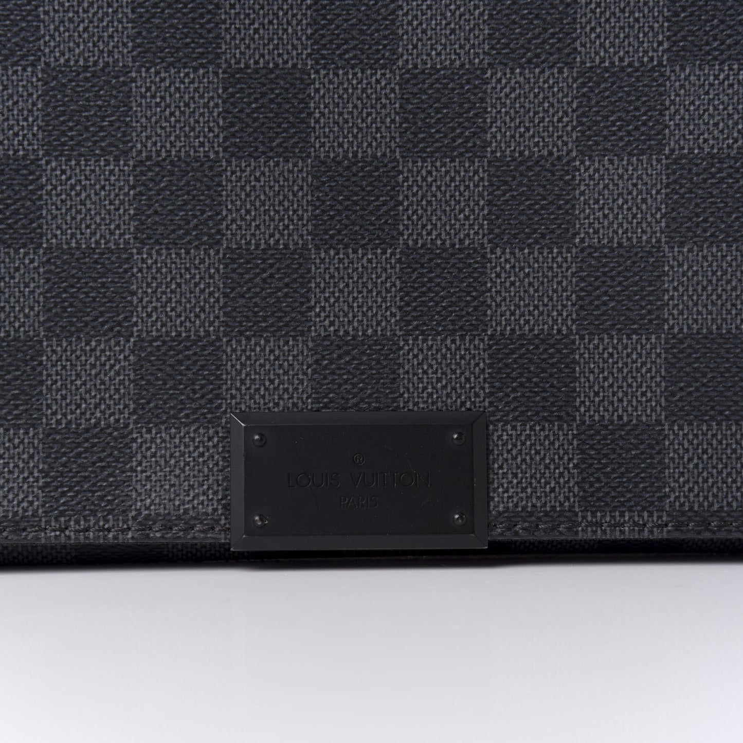 Damier Graphite District MM