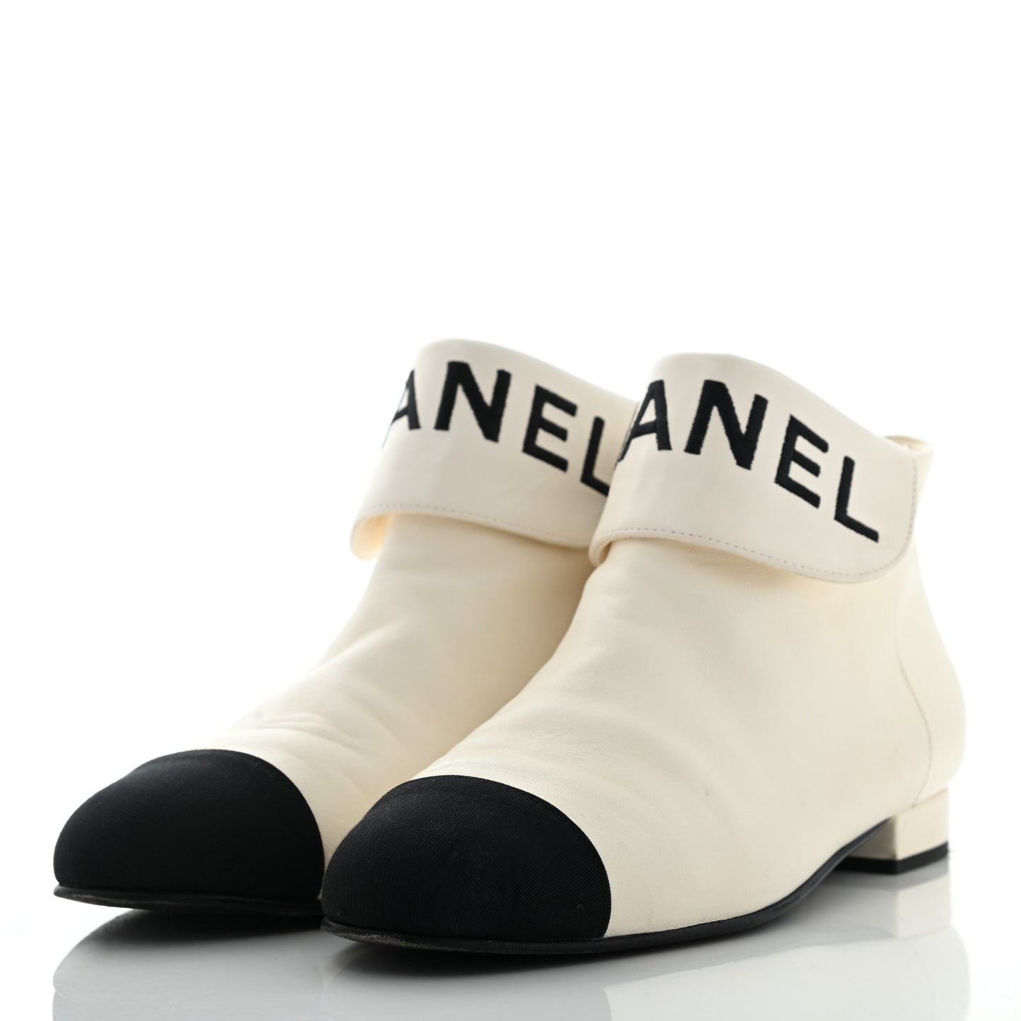 Lambskin Grosgrain Fold Over Logo Cap Toe Boots 38 Ivory Black