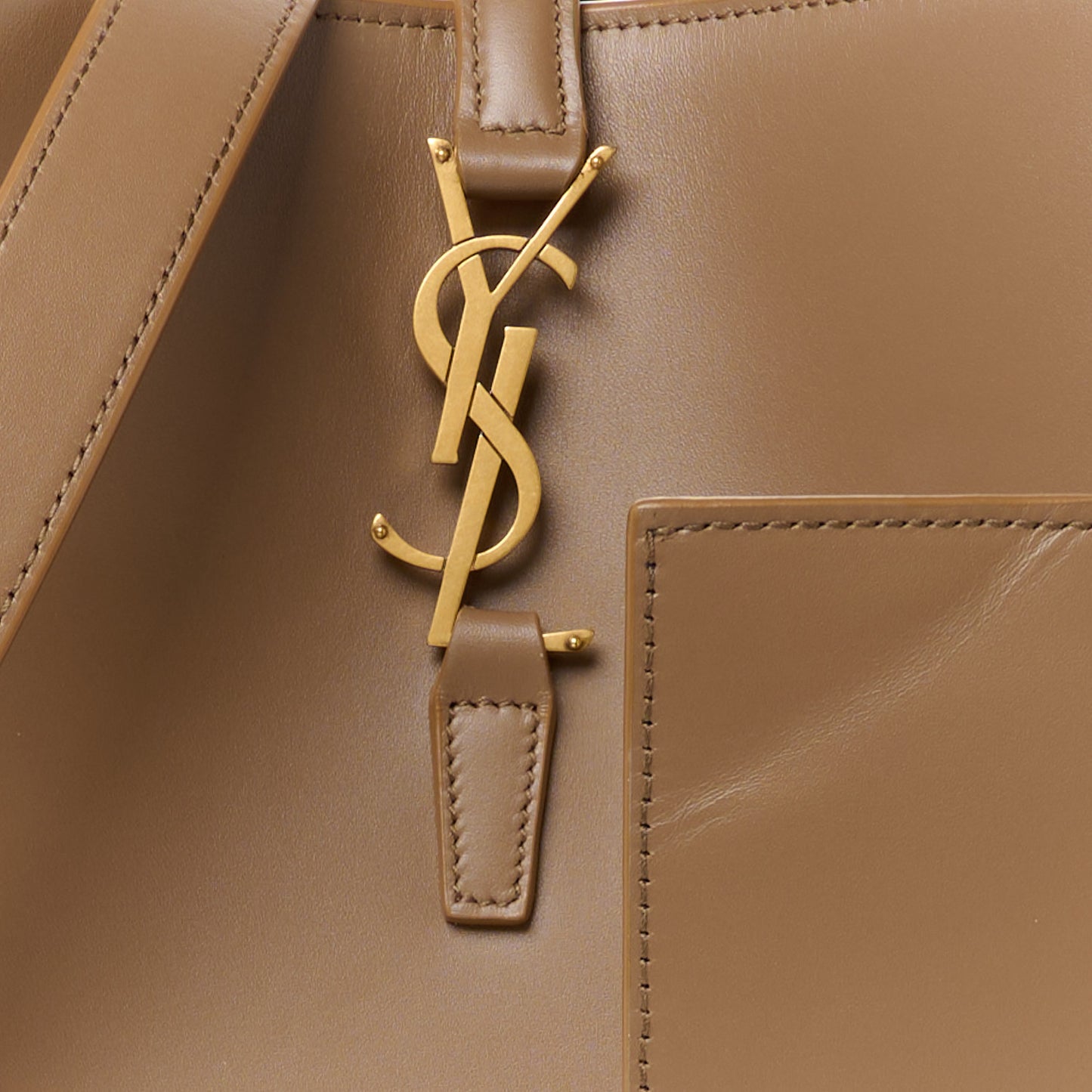 Shiny Calfskin Le 37 Bucket Bag Dark Cork