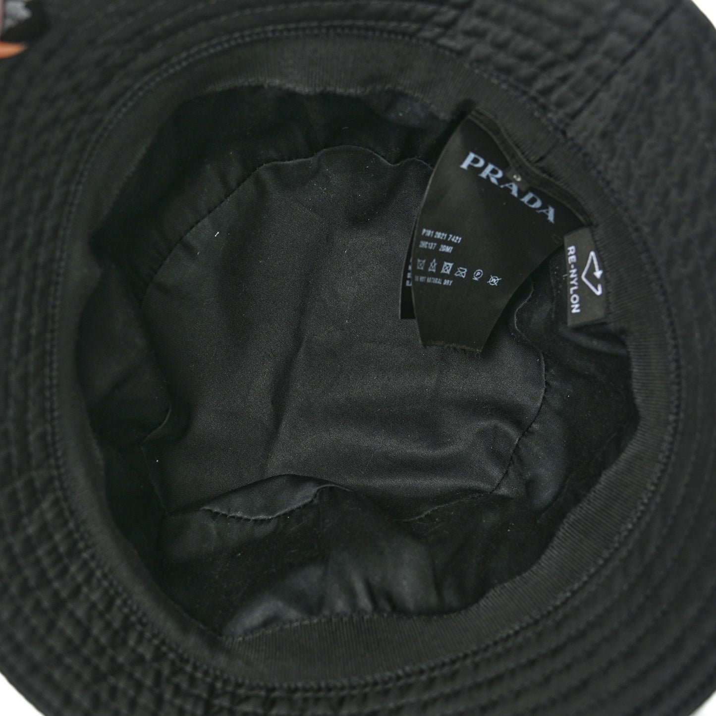 Re-Nylon Metal Triangle Logo Mens Bucket Hat S Black