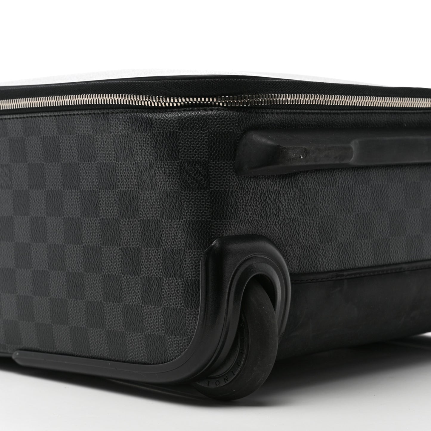 Damier Graphite Pegase 45