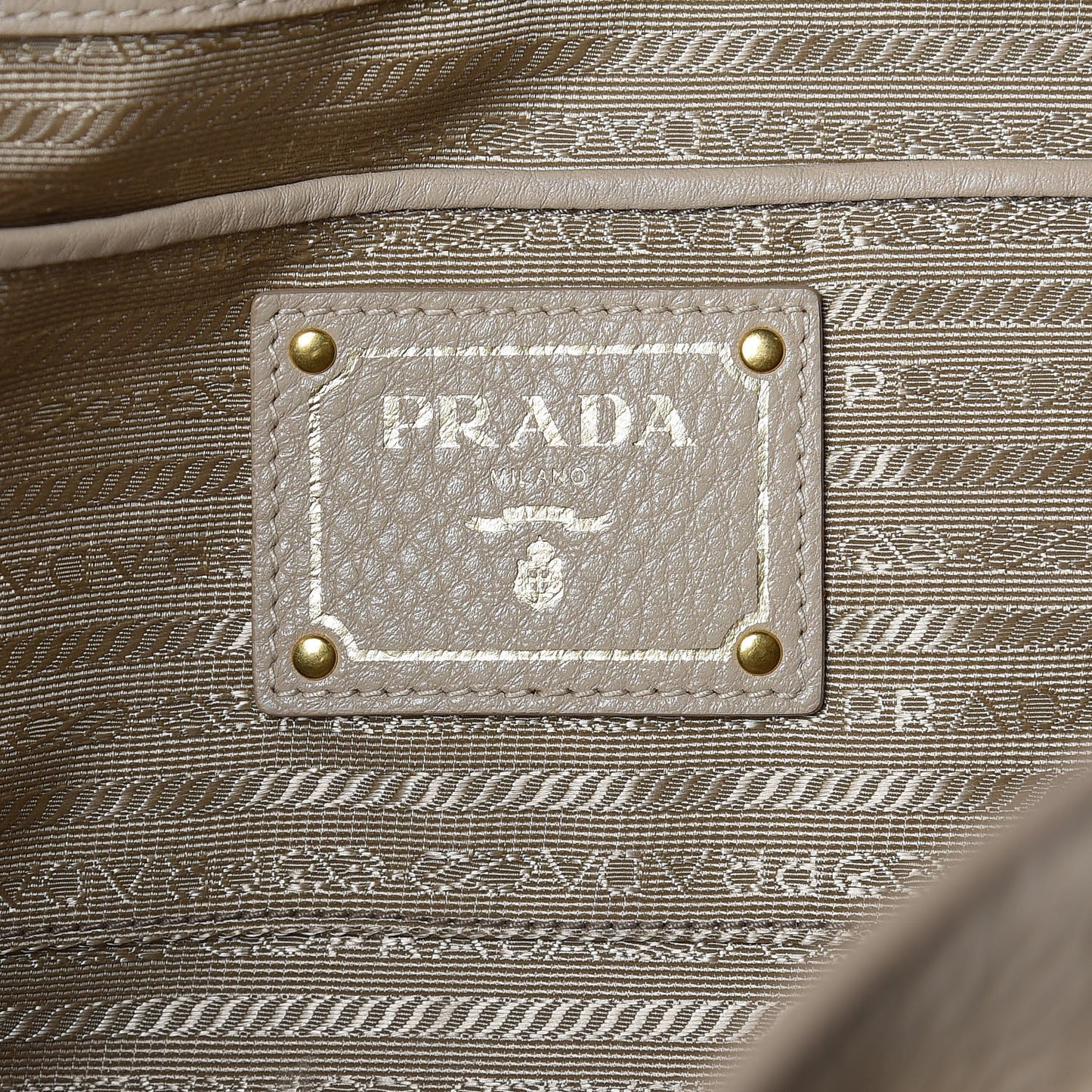 Vitello Daino Side Zip Tote Sabbia