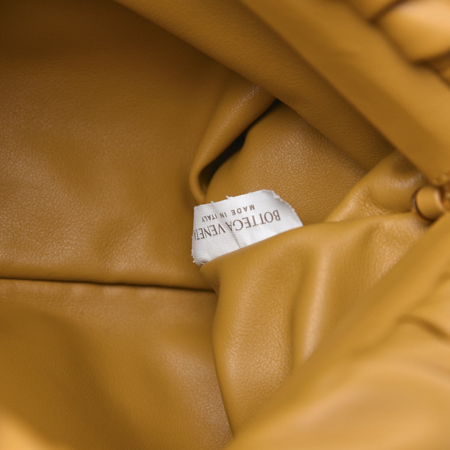 Calfskin The Pouch Chain Ocra