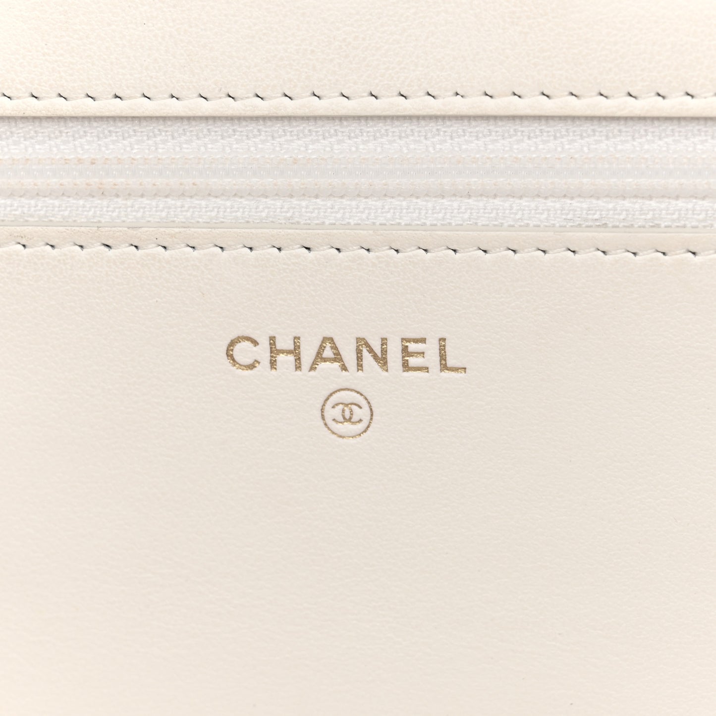 Caviar Quilted Boy Wallet On Chain WOC White