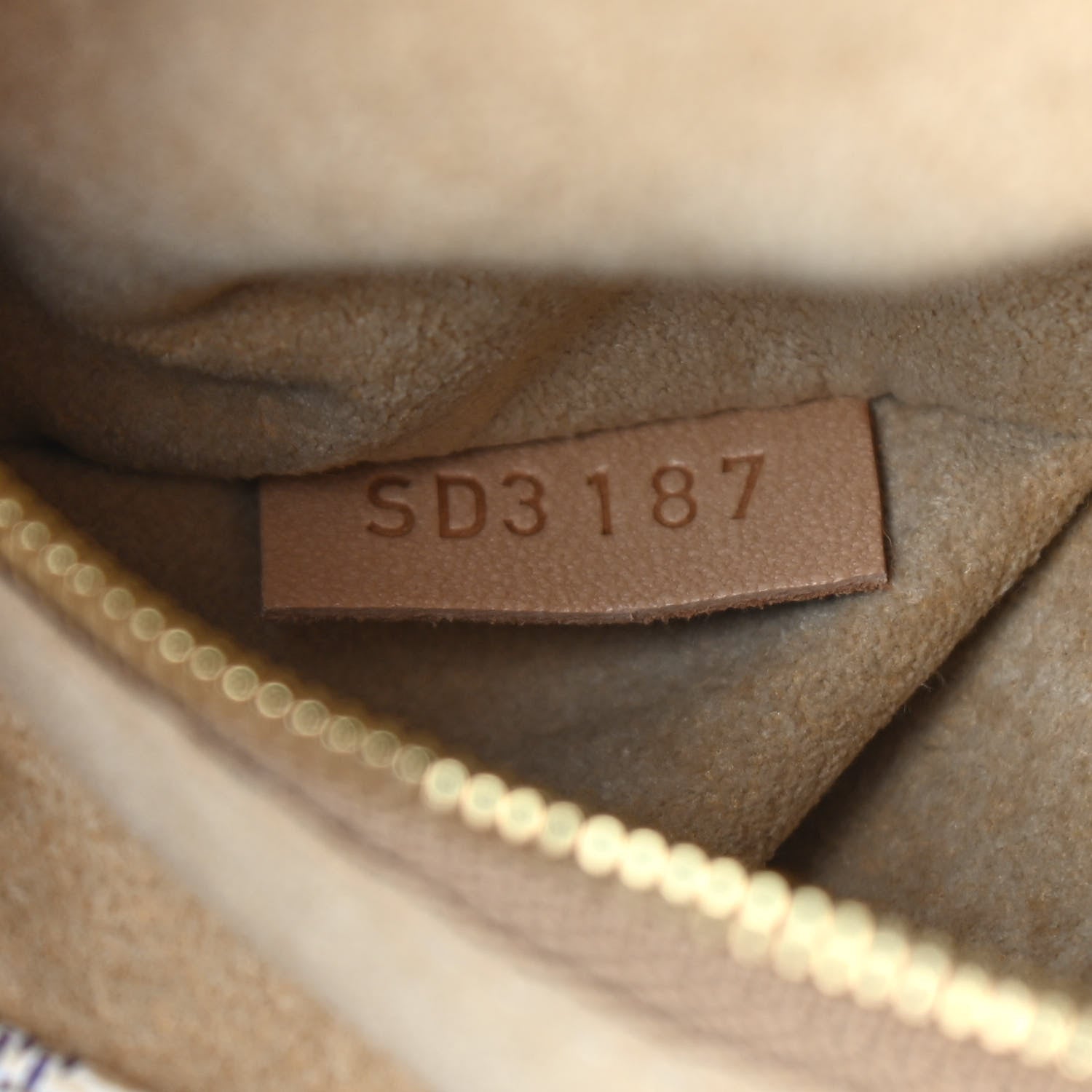 Louis Vuitton Damier Azur Artsy MM 8 of 12