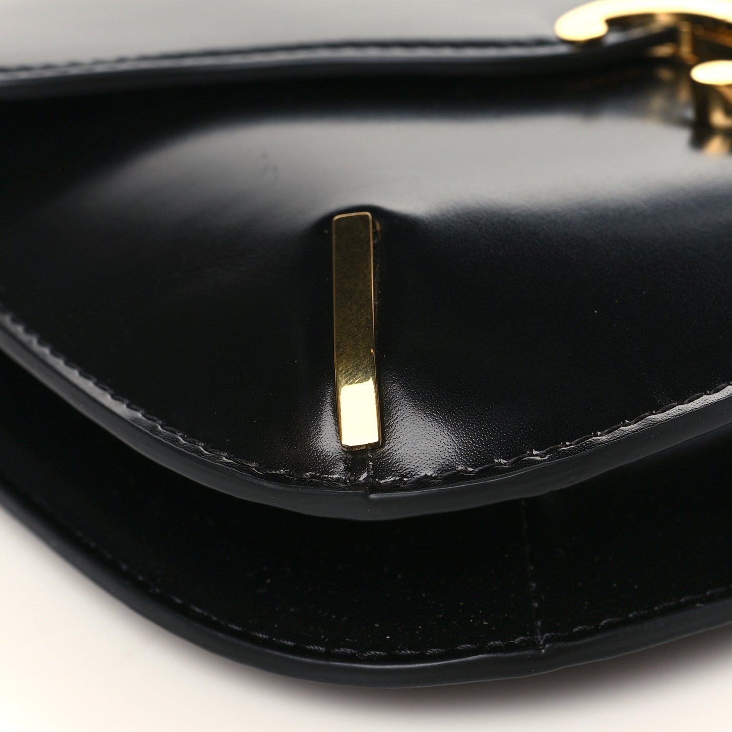 Shiny Calfskin Chain Besace Triomphe Black