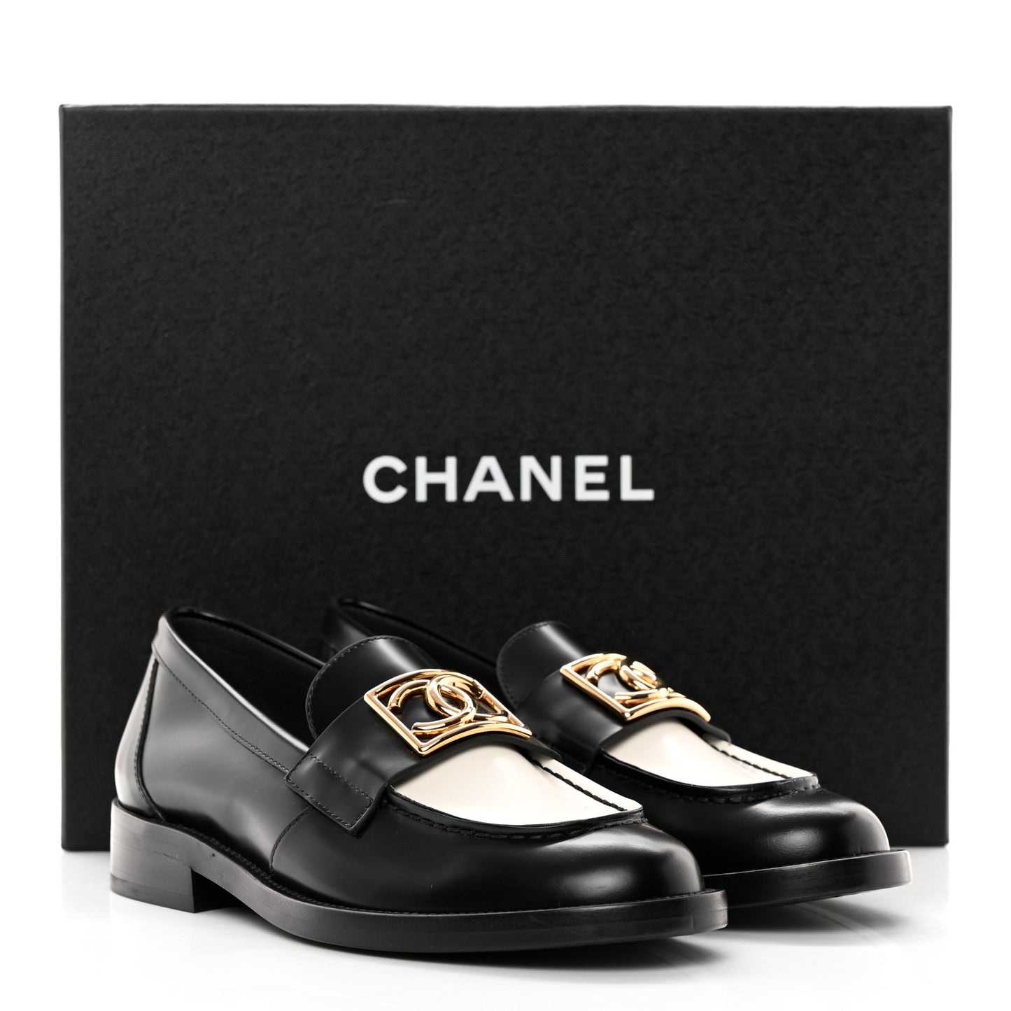 Shiny Calfskin CC Loafers 36 Black White