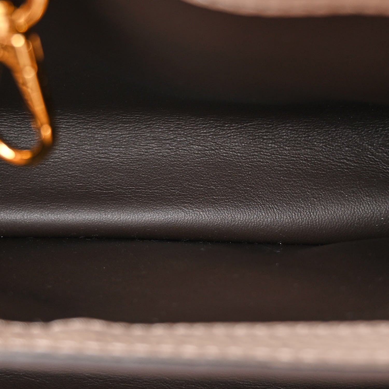 Louis Vuitton Taurillon Capucines BB Galet 6 of 11