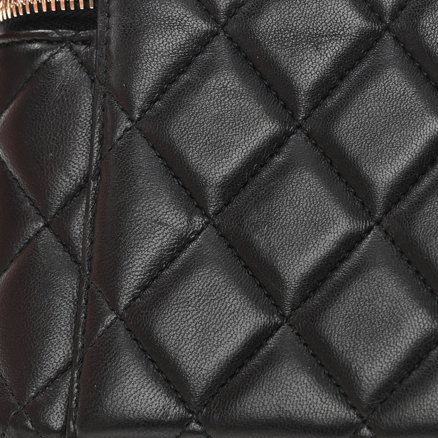 Lambskin Quilted Small Top Handle Vanity Case With Chain Black