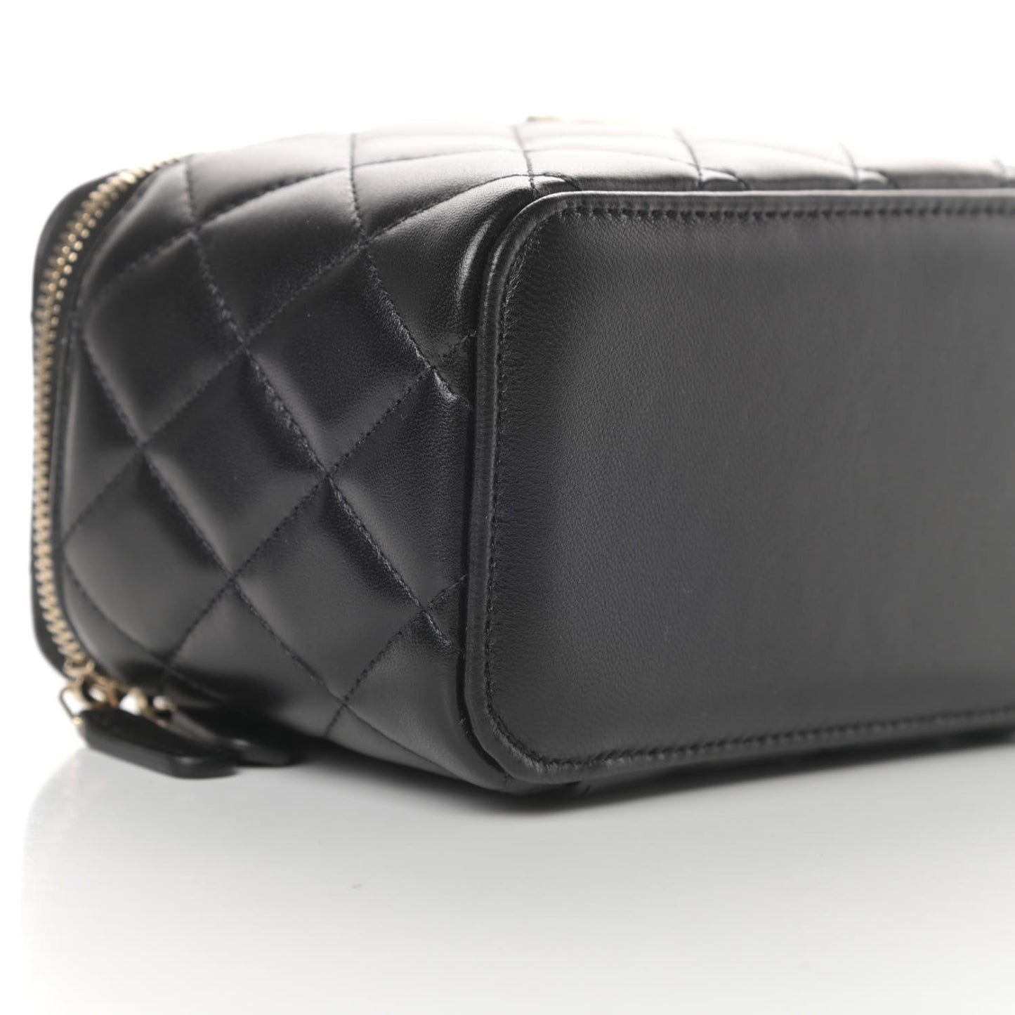 Lambskin Quilted Small Top Handle Vanity Case With Chain Black