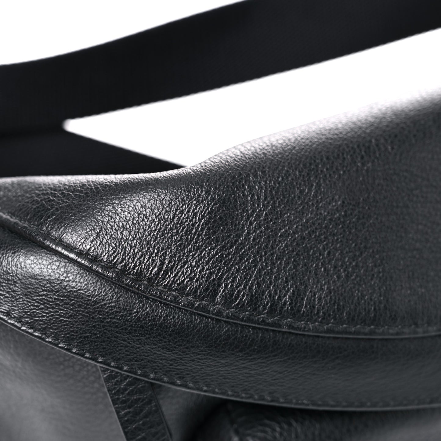 Smooth Calfskin Logo Large Everyday Beltpack Black