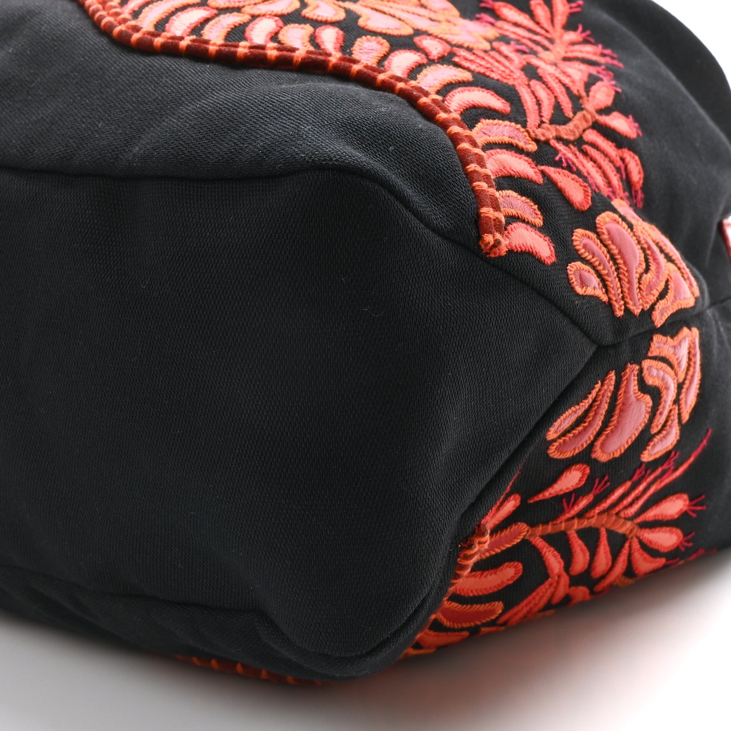 Lizard Canvas Embroidered Large Horsebit Chain Hobo Black Red