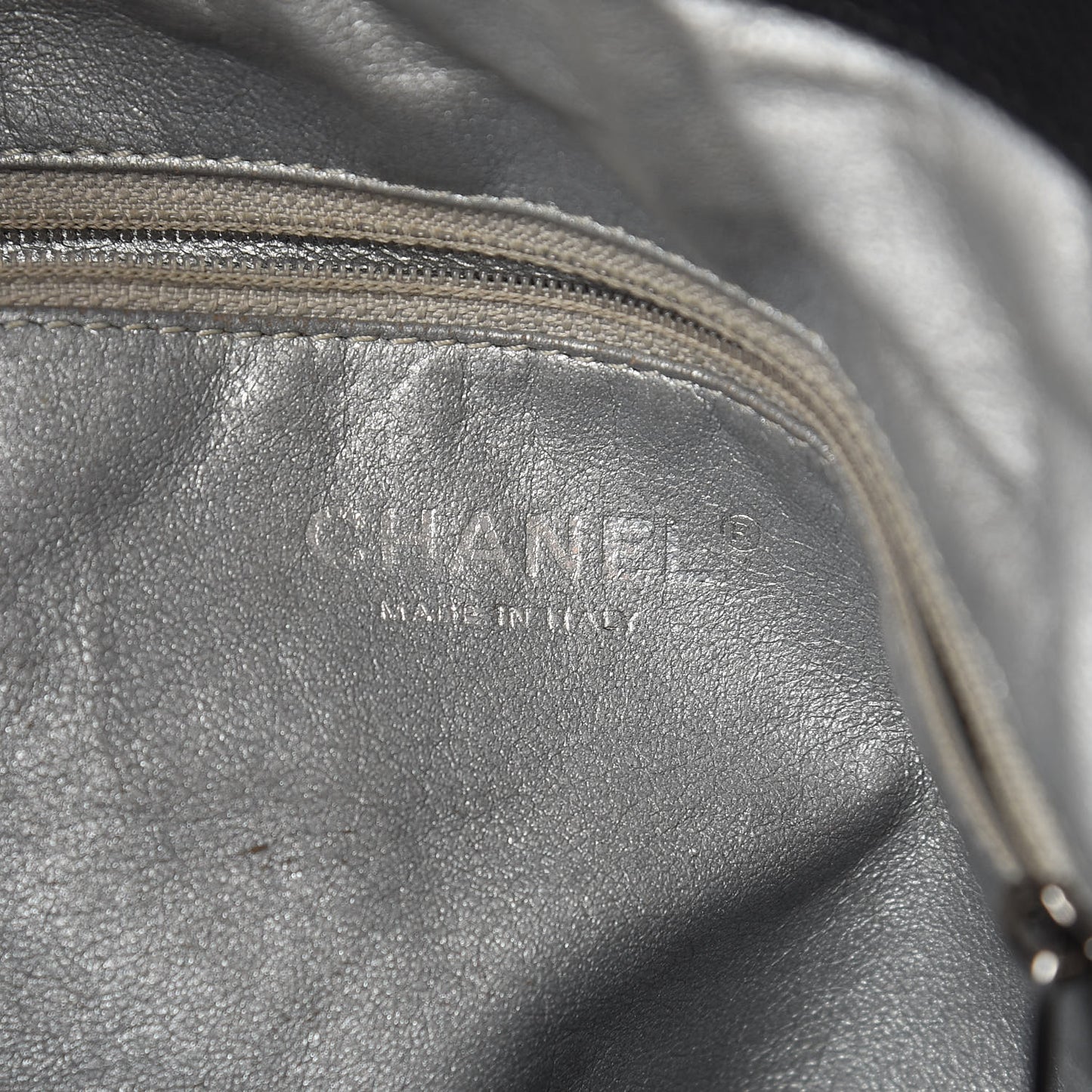 Glazed Caviar Modern Chain Tote Black