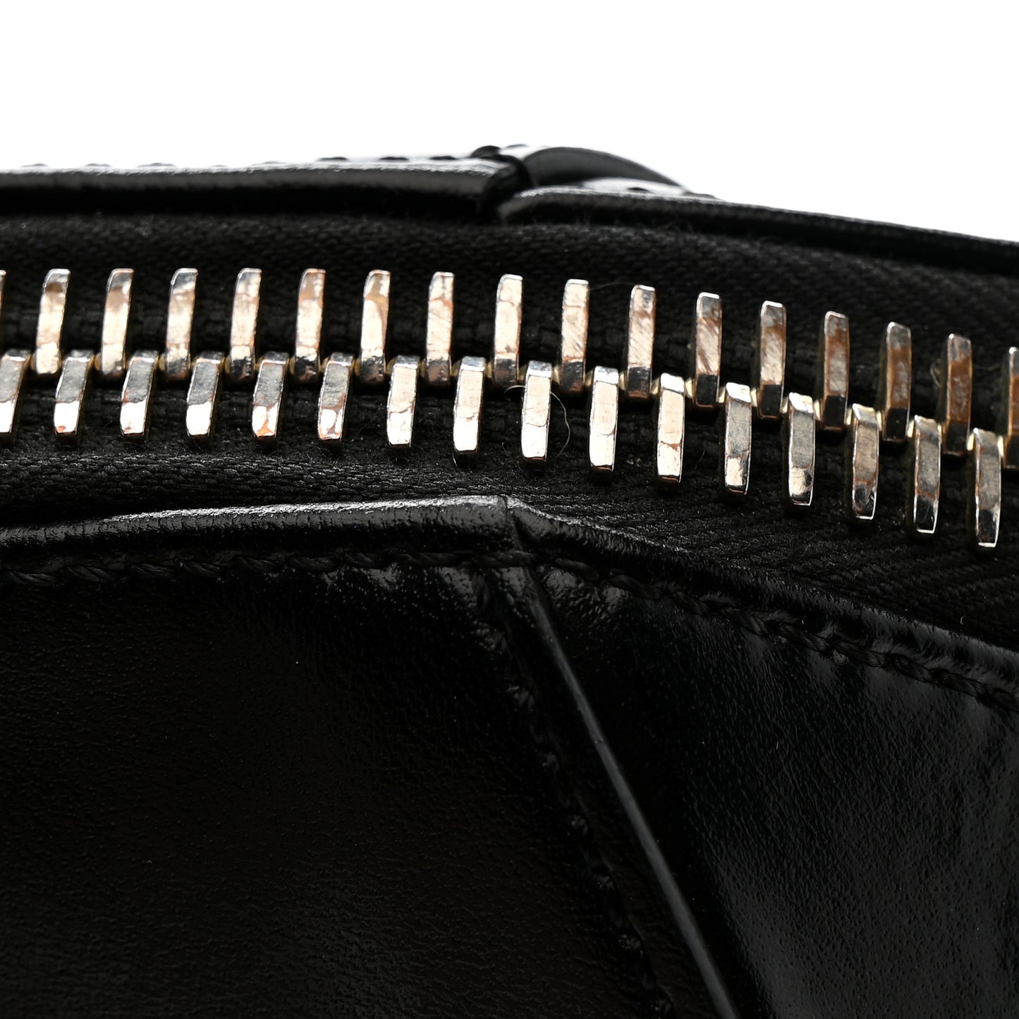 Shiny Lord Calfskin Medium Antigona Black
