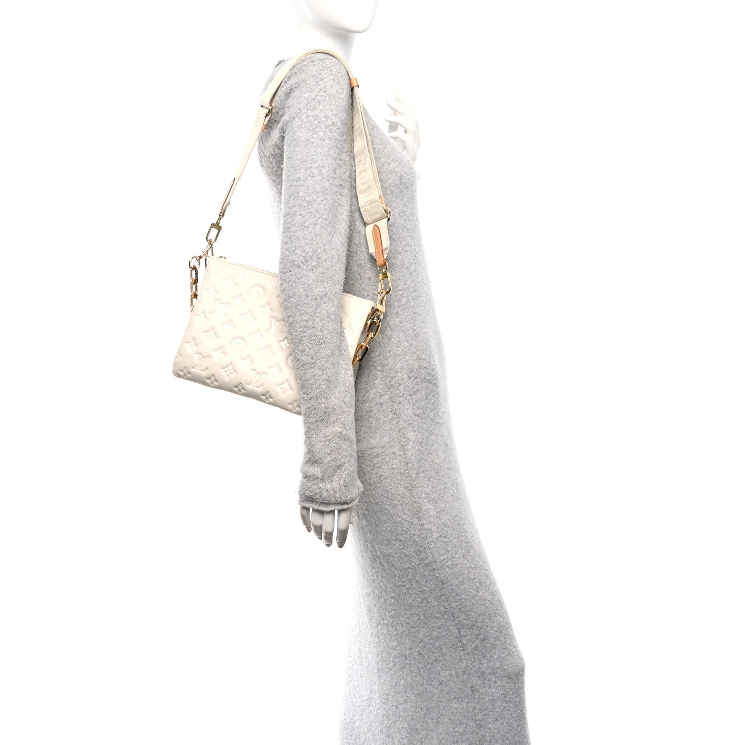 Louis Vuitton エンボス クッション クリーム色 Louis Vuitton Lambskin Embossed Monogram Coussin PM Beige Cream