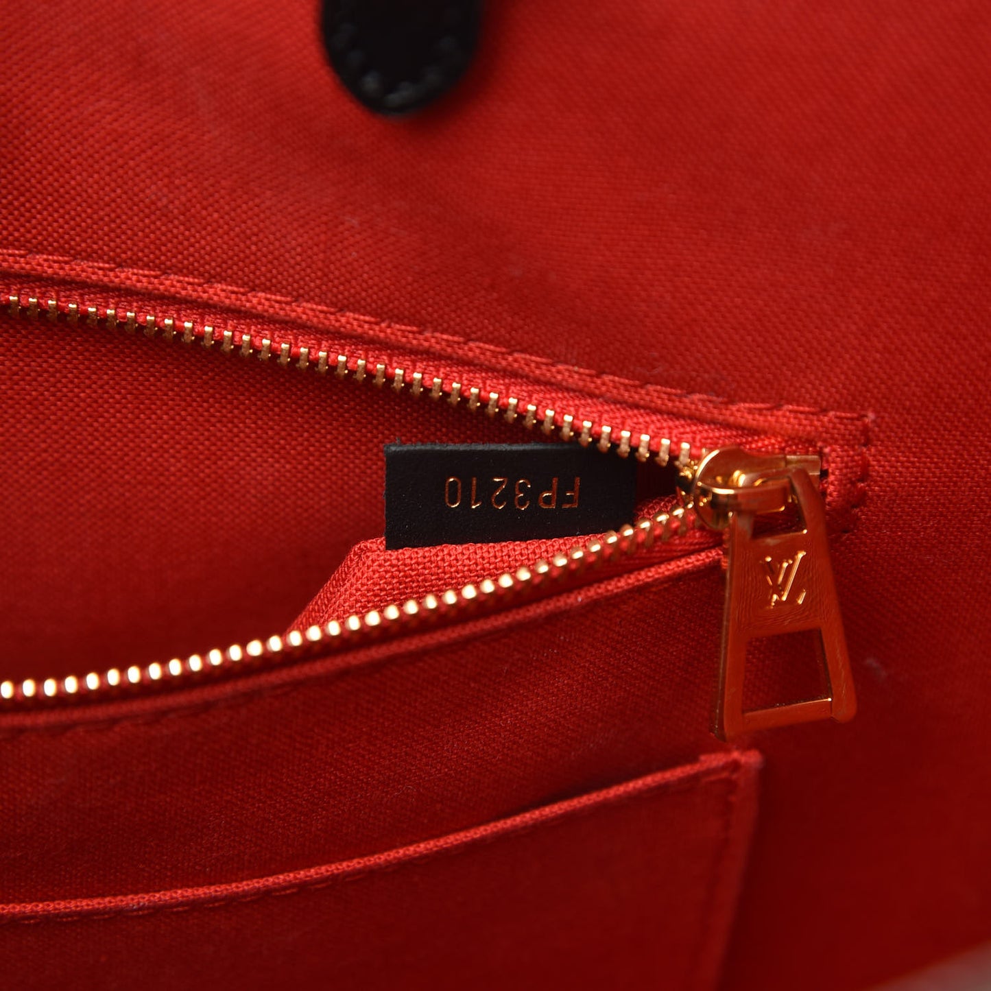 Reverse Monogram Giant Onthego MM