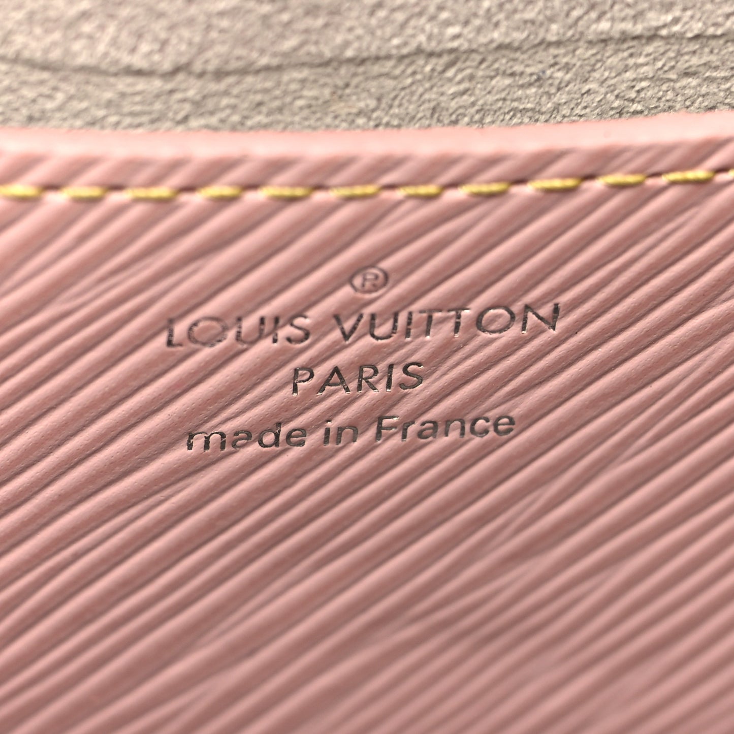 Epi Twist Shoulder Bag MM Rose Ballerine