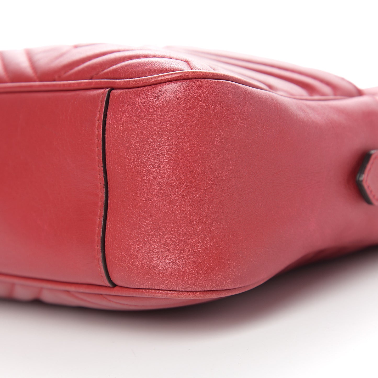 Calfskin Matelasse Medium GG Marmont Chain Shoulder Bag Hibiscus Red