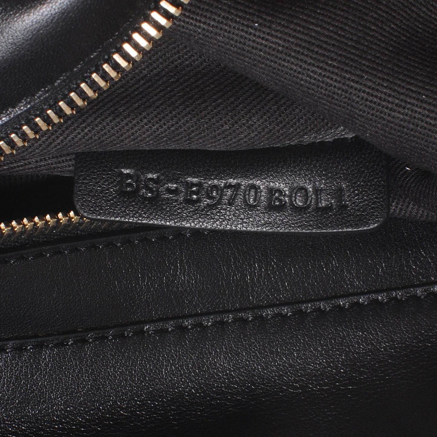 Vitello Medium Rockstud Tote Black