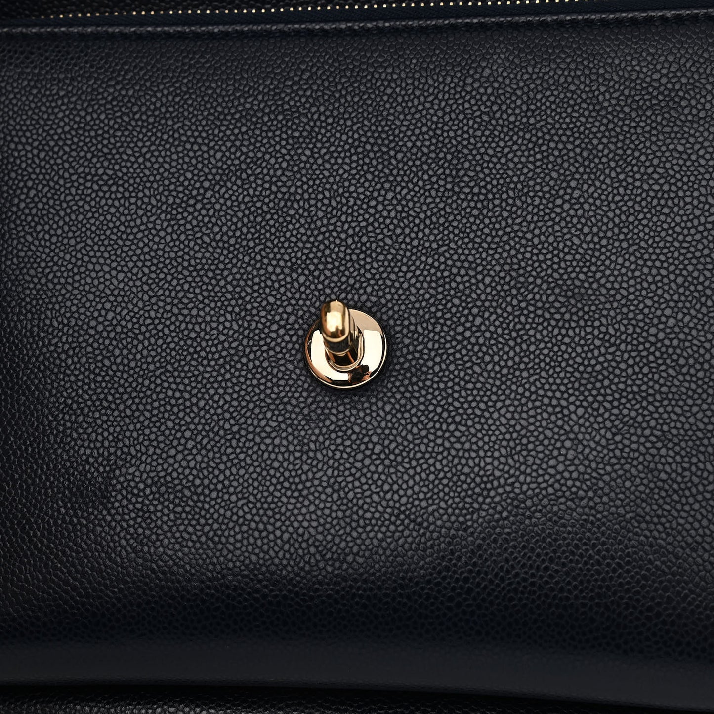 Caviar Quilted Large Business Affinity Flap Navy