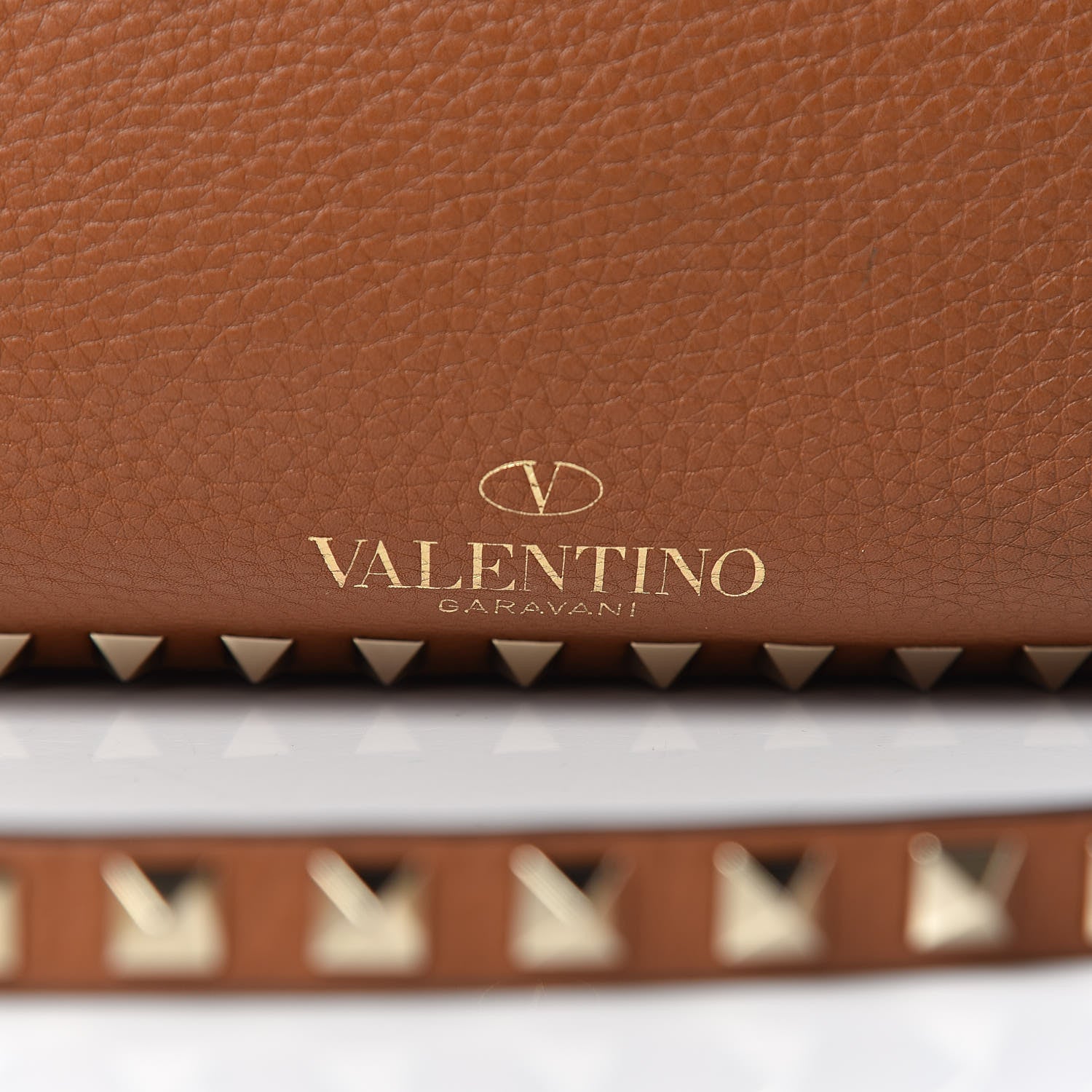 Valentino Garavani Pebbled Calfskin Medium Rockstud Tote Light Cuir 15 of 19