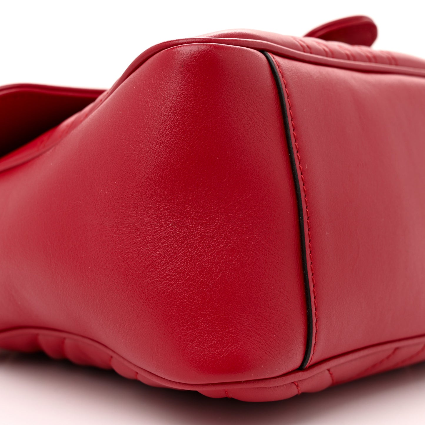 Calfskin Matelasse Small GG Marmont Top Handle Shoulder Bag Hibiscus Red