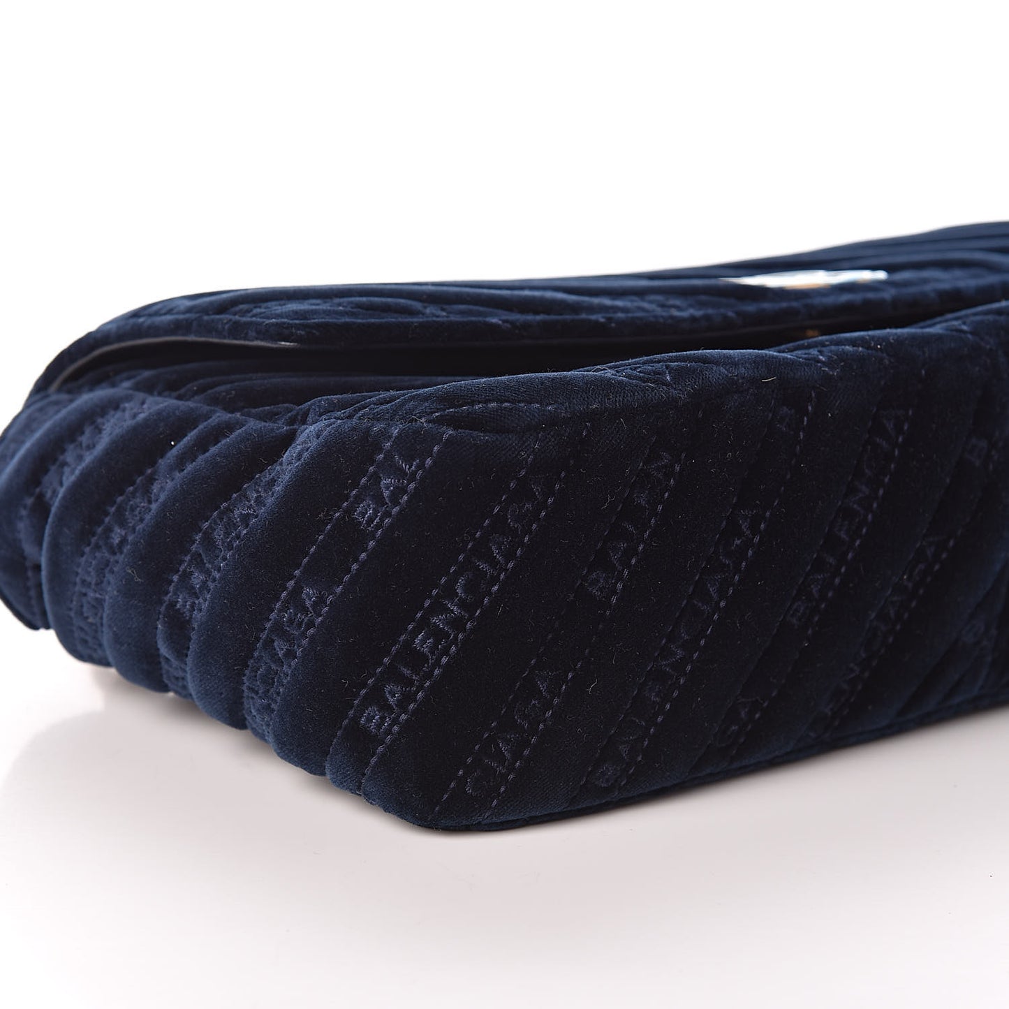 Velvet Logo Matelasse M BB Chain Shoulder Bag Navy