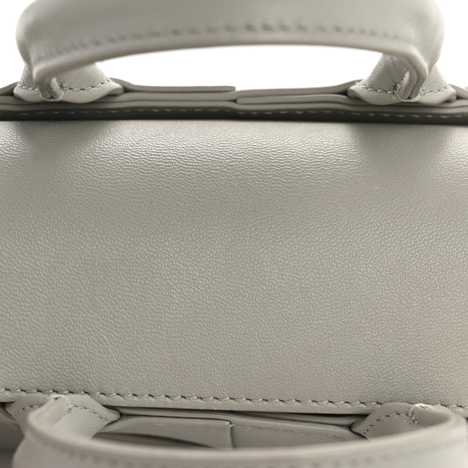 BOTTEGA VENETA アイボリー ケース Bottega Veneta Nappa Maxi Intreccio Mini Arco East West Tote Agate