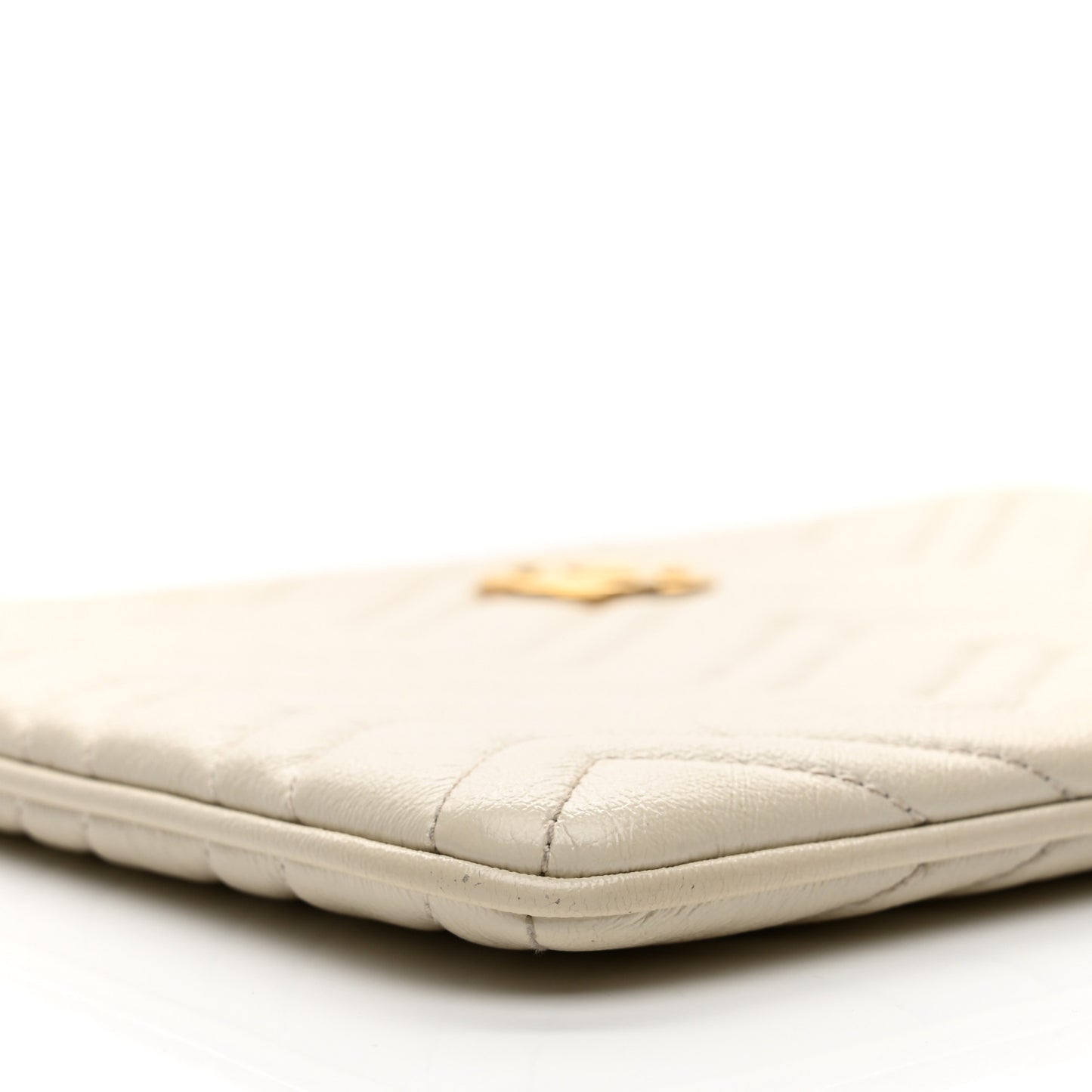 Calfskin Matelasse Chevron Heart GG Marmont Clutch Mystic White