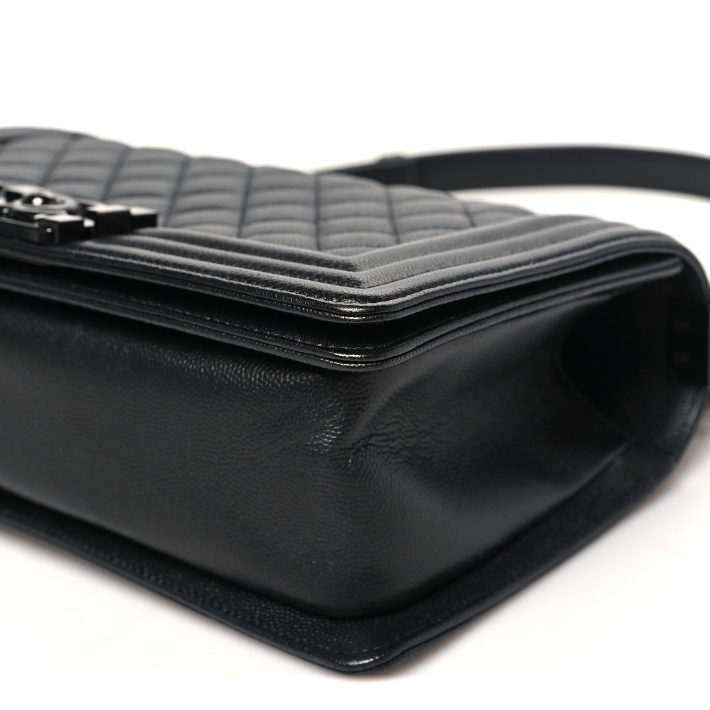 Caviar Quilted Medium Boy Flap So Black