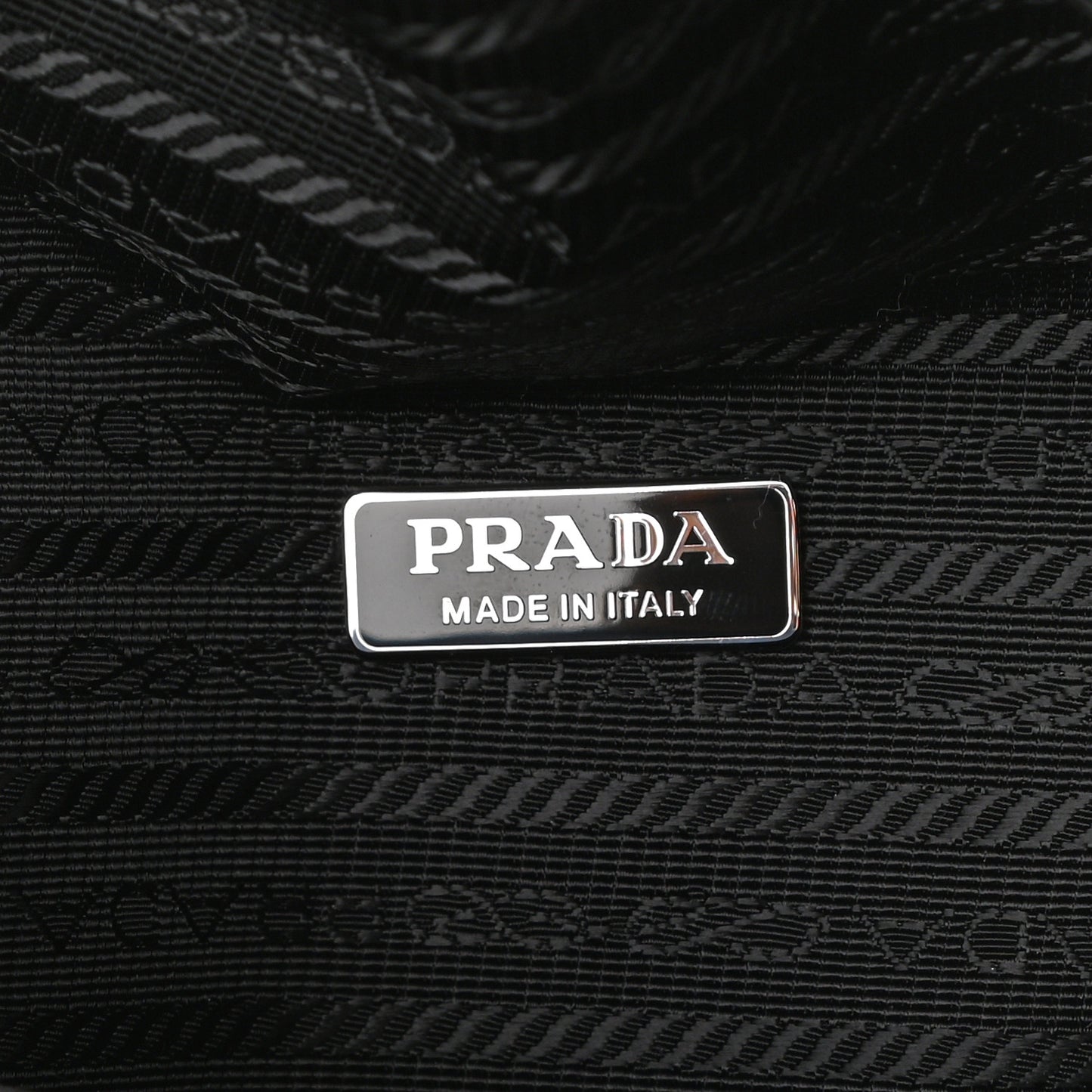 Paillettes Vitello Triangle Crossbody Bottiglia