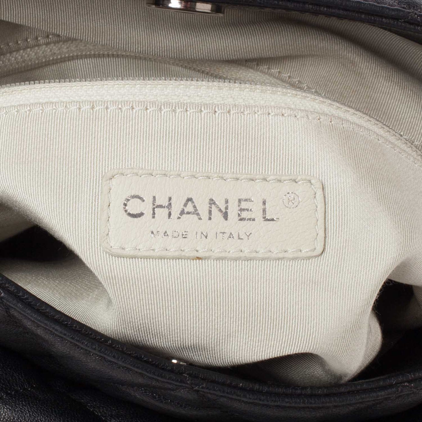 Lambskin Chain Around Hobo Black