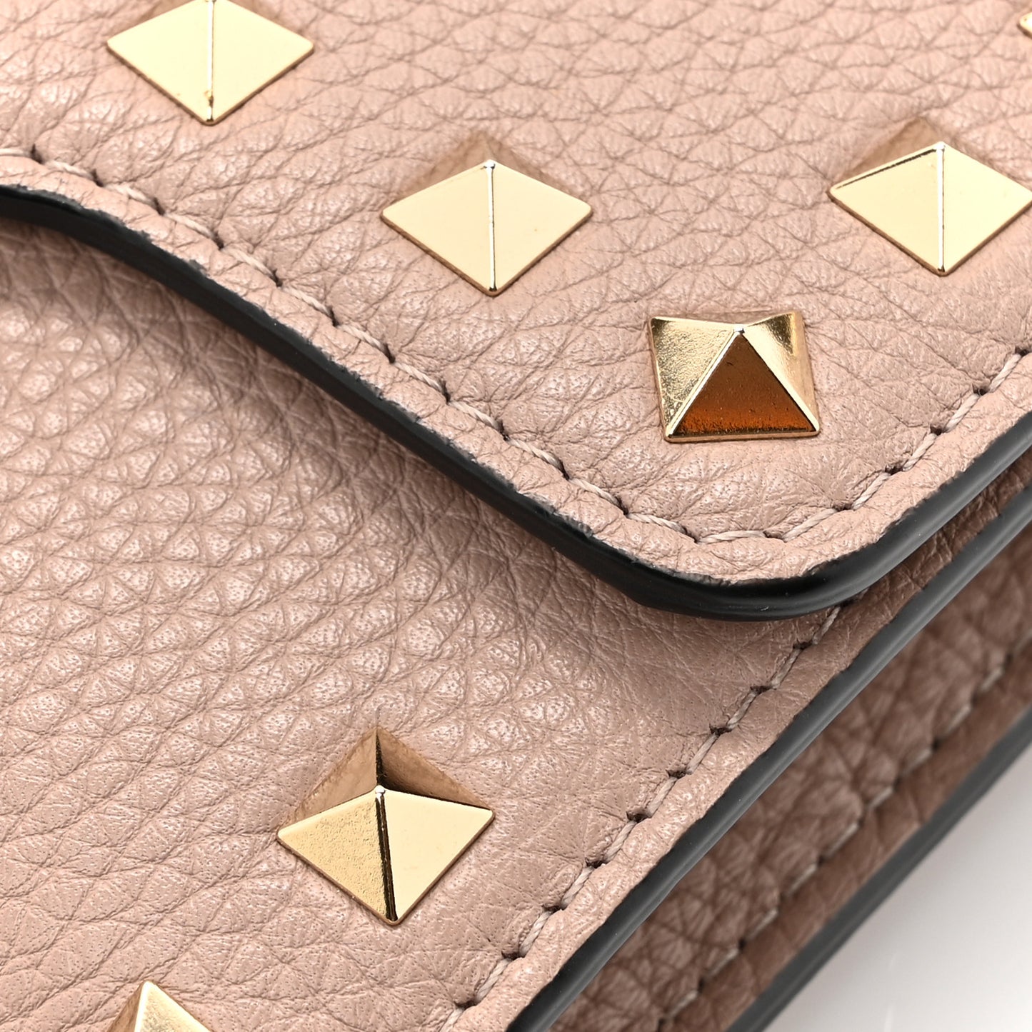 Pebbled Calfskin Rockstud Flip Lock Wallet On Chain Poudre