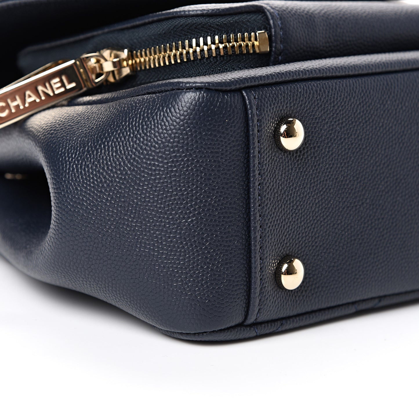 Caviar Quilted Medium Business Affinity Flap Navy