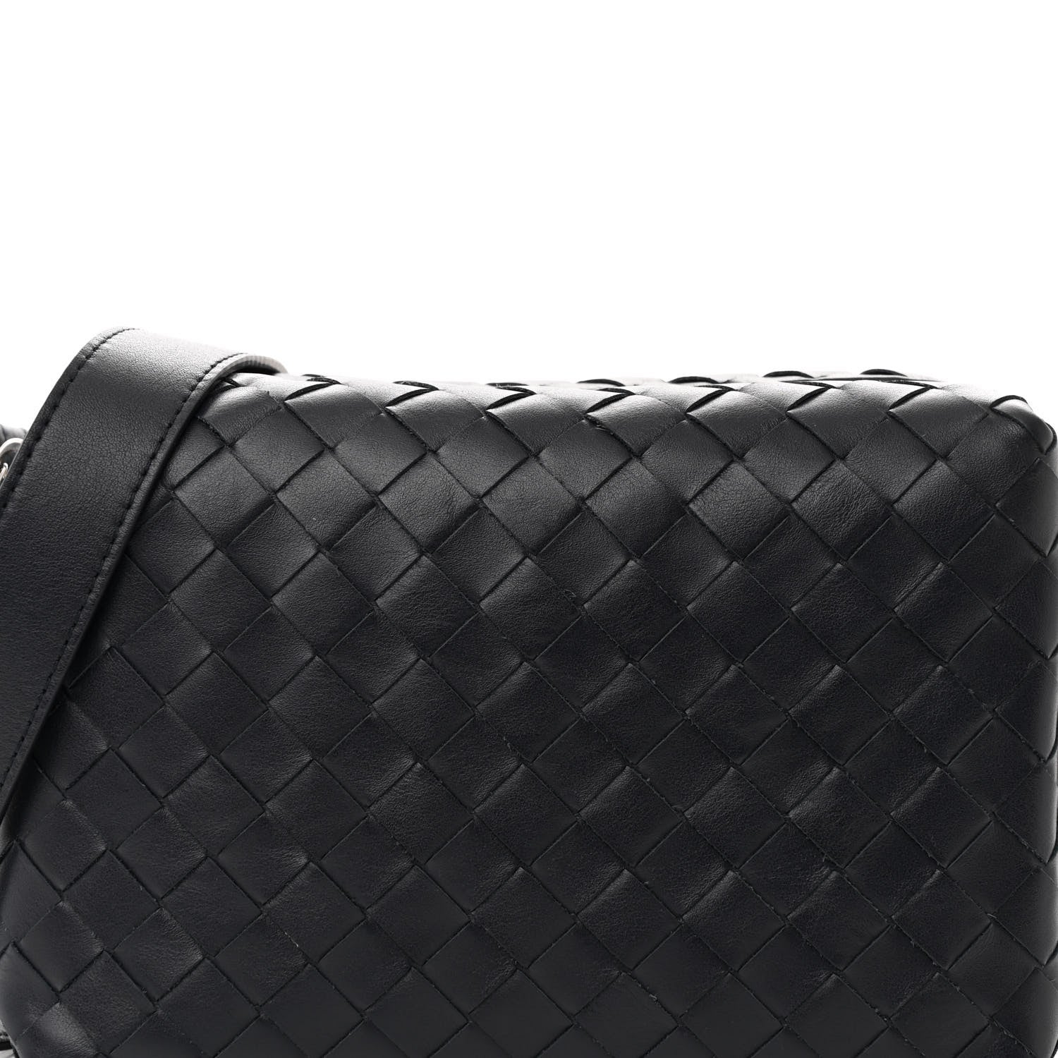 Bottega Veneta Borsa Intrecciato Shoulder Bag Space 8 of 10