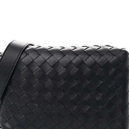 Bottega Veneta Borsa Intrecciato Shoulder Bag Space 8 of 10